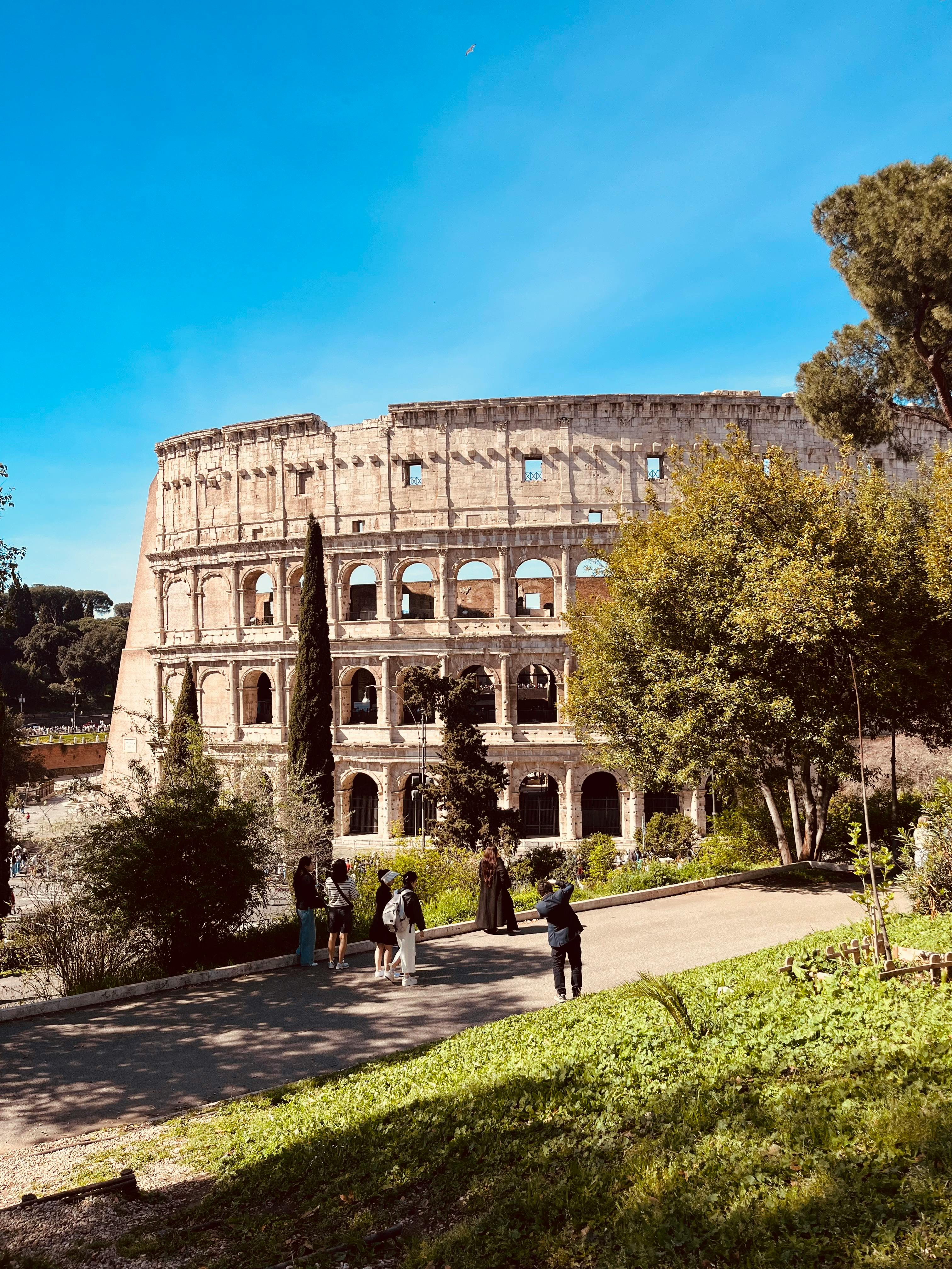 Colosseum Beauty · Metro, Fast Wi-Fi, AC & Kitchen