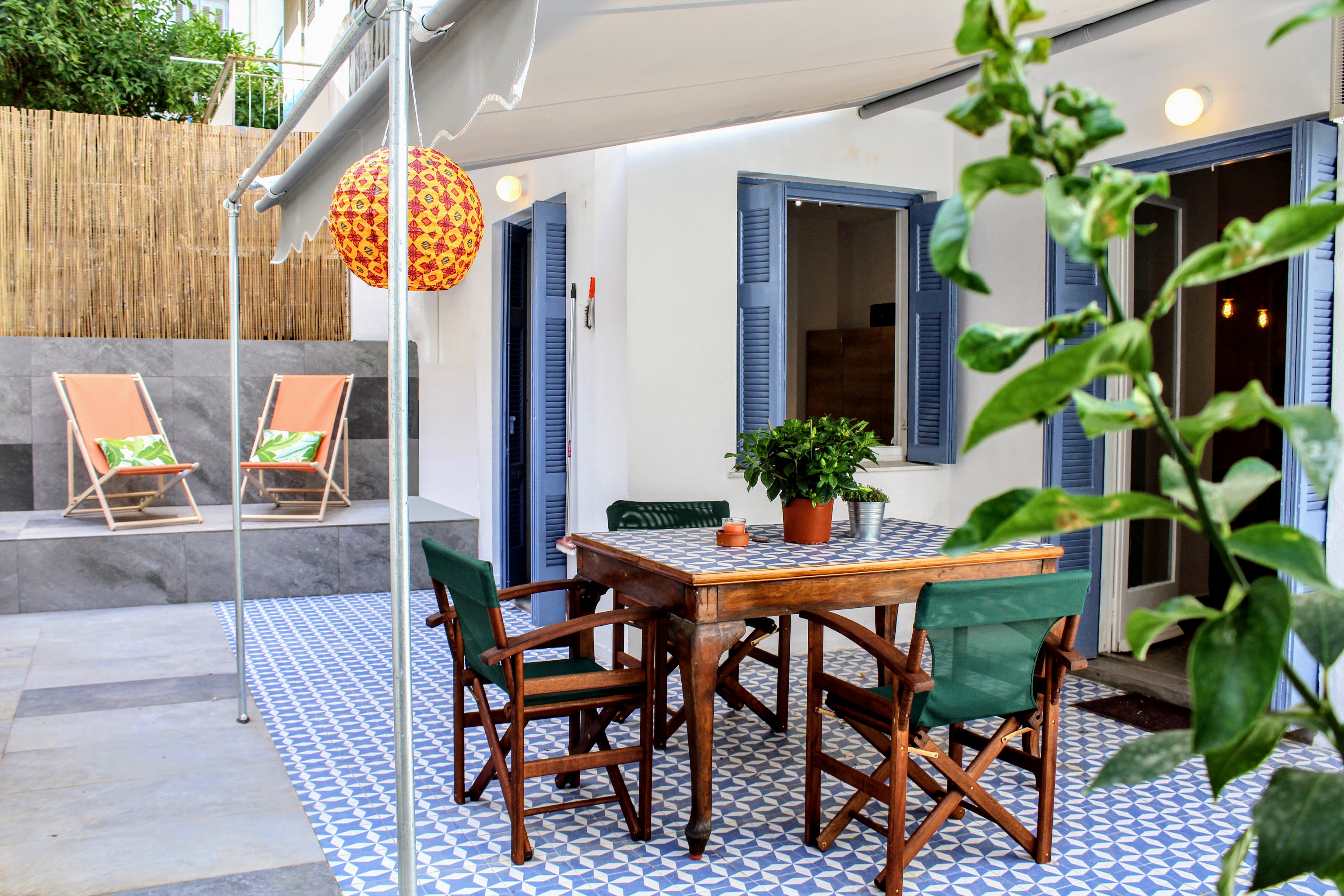 Rom's sunny garden apartment, close to Acropolis