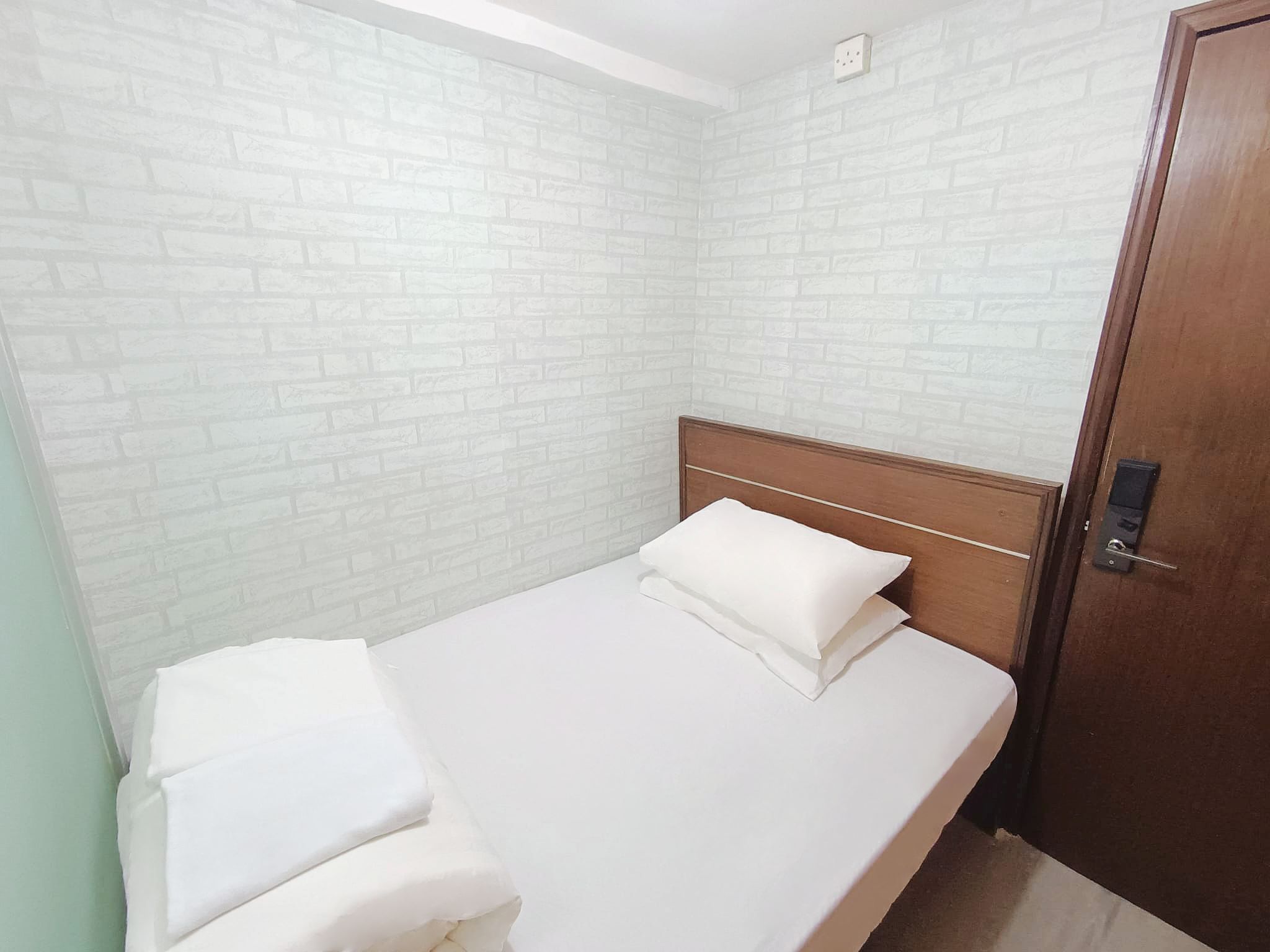 (香港佐敦)糖果音樂主題大床房 ~ 地理交通優先選(步行2分鐘到地鐵站, 6分鐘到尖沙咀)