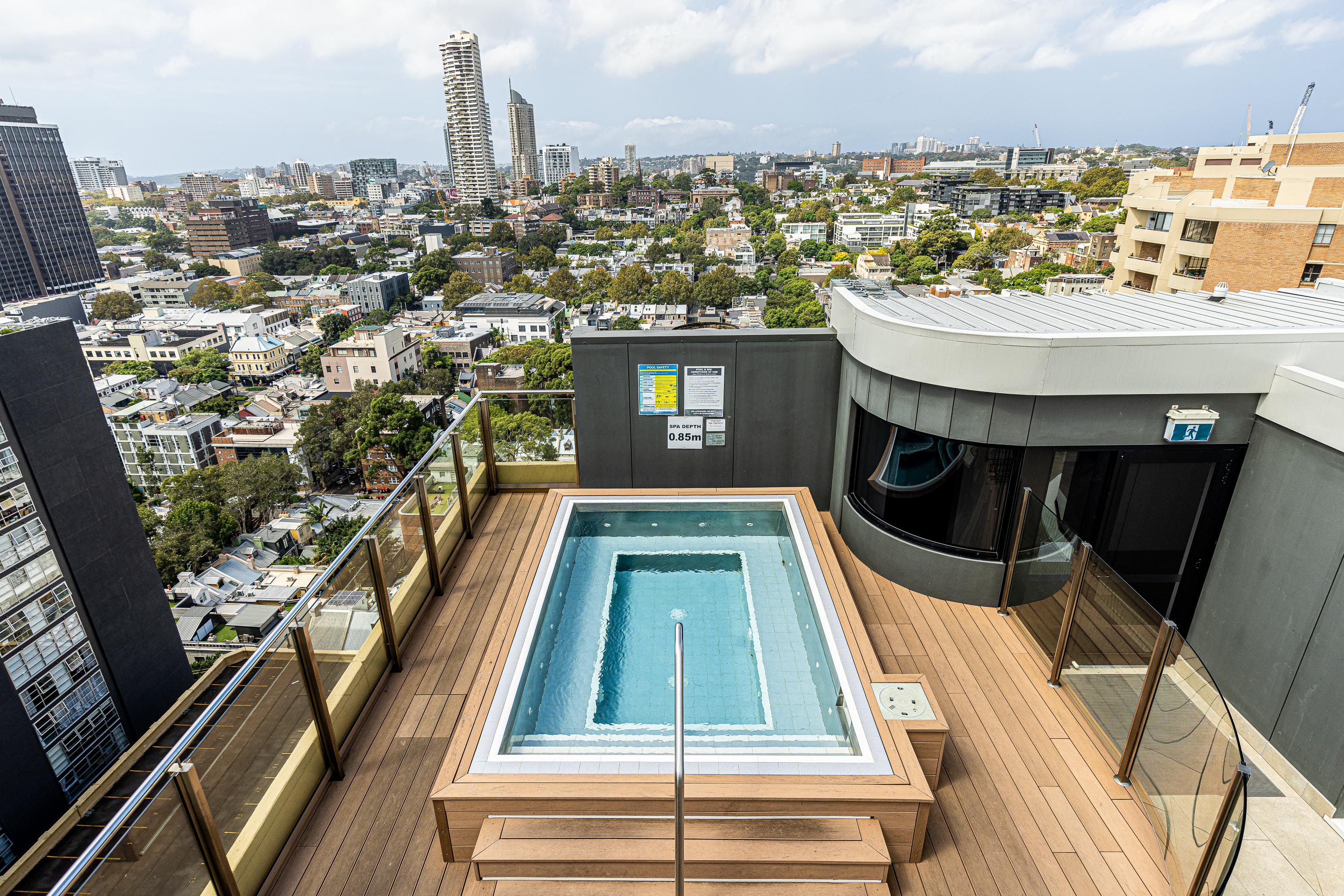 Stylish Sydney CBD Oasis with Top Floor Views & Rooftop Pool