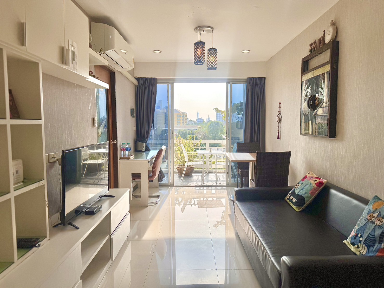 70 sqm_Comfortable 2-Bedroom_Near Key Attractions in Sathon, Bangkok