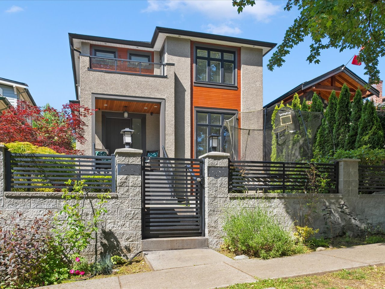 Stylish 5 bed/5 bth city-center family home