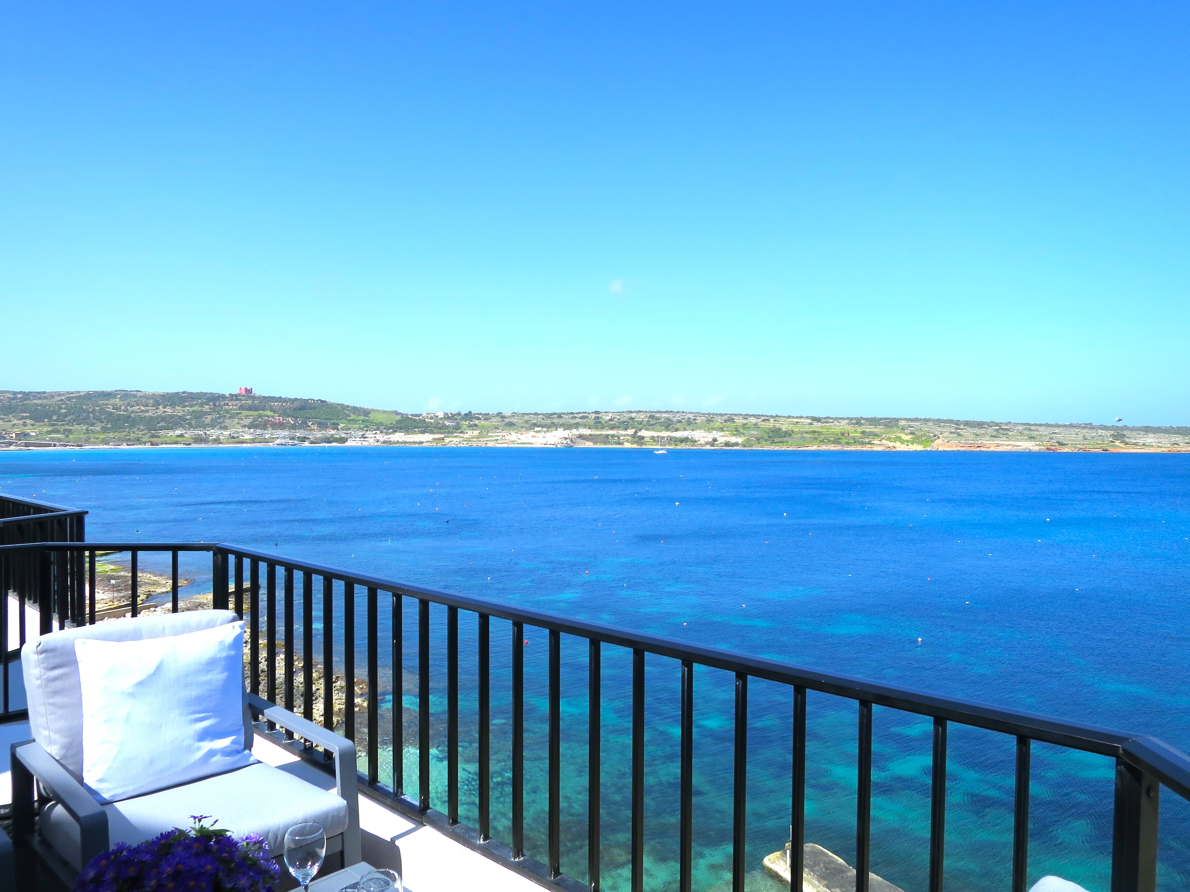 Seaview terrace apartment and country views