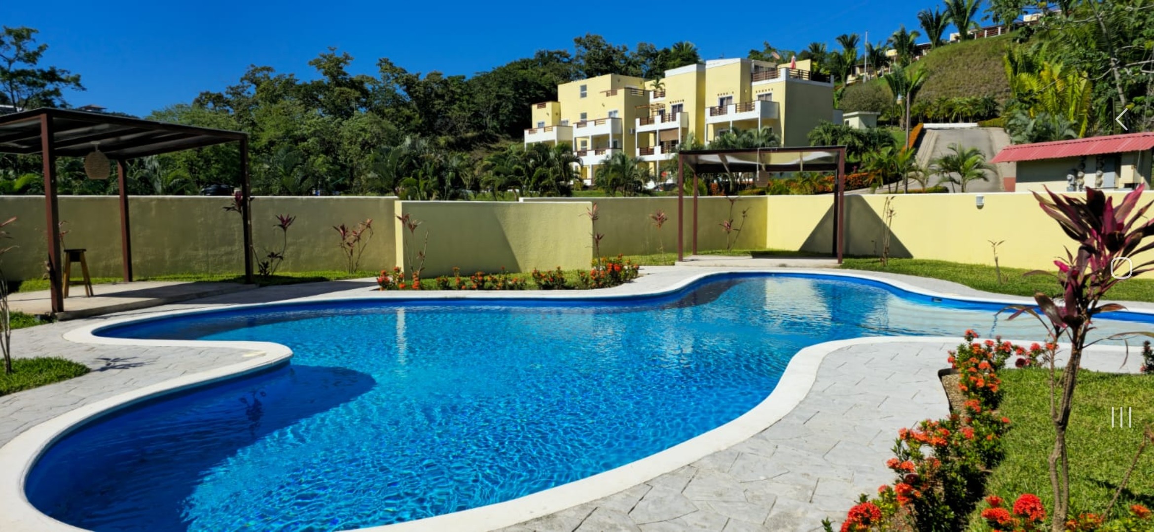 24/7 security 1 bedroom perfect location Roatan 1