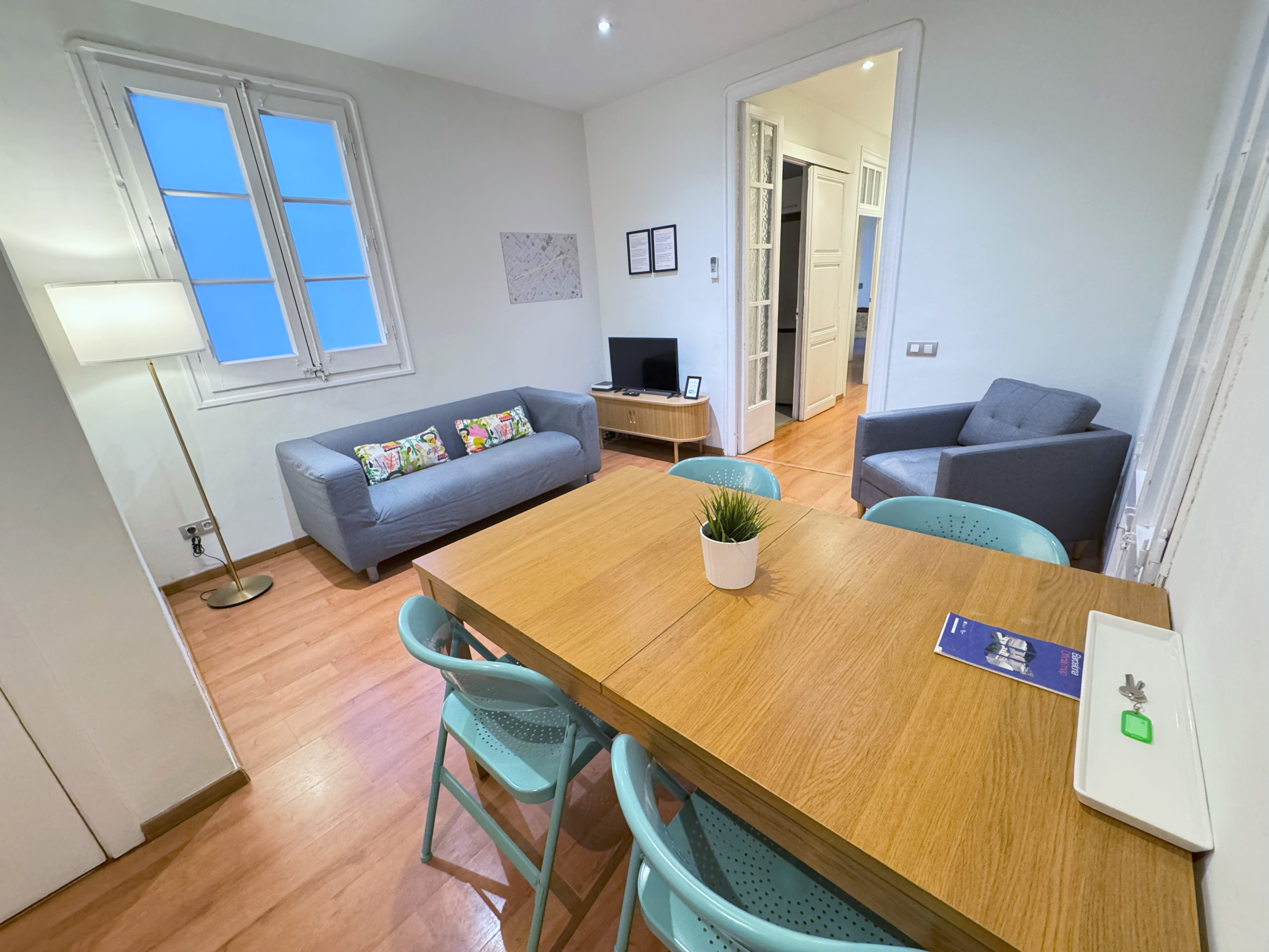 High & bright apartment in Sagrada Familia -6 pers