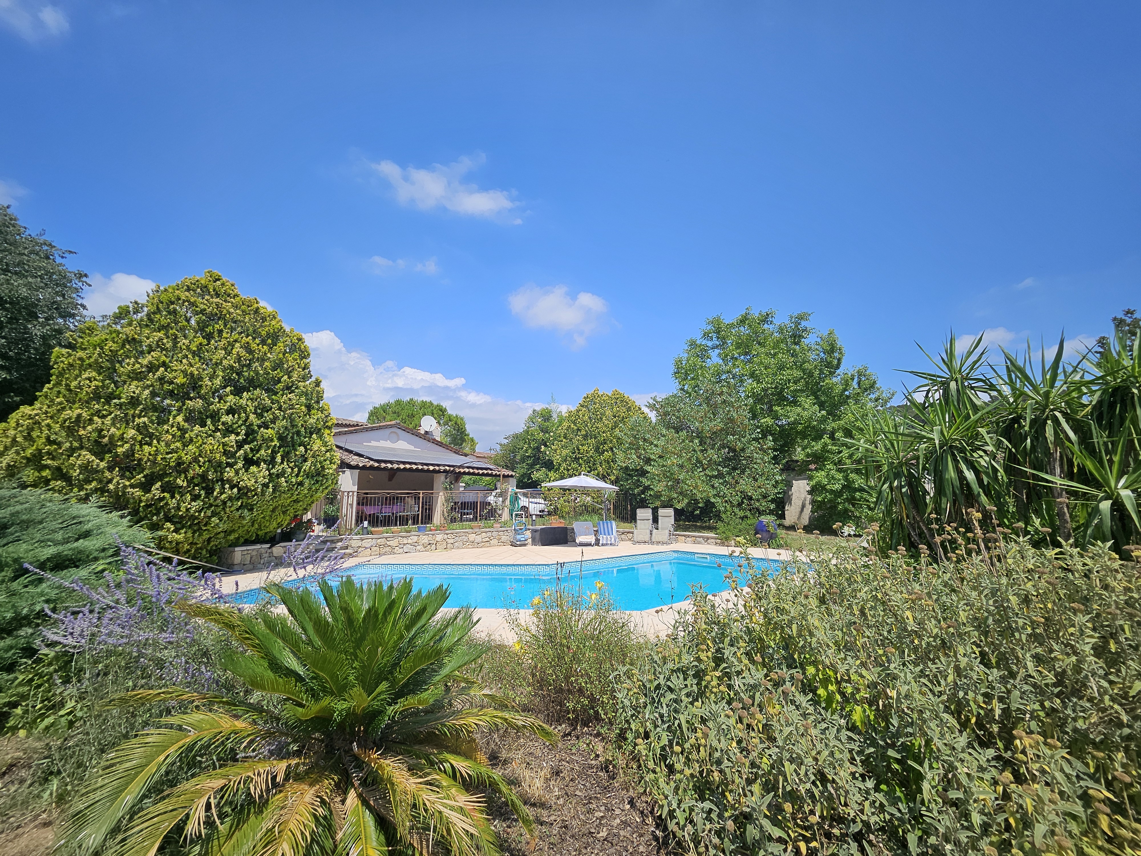 Villa T.3 of 80 sqm, close to everything, but in Quiet!