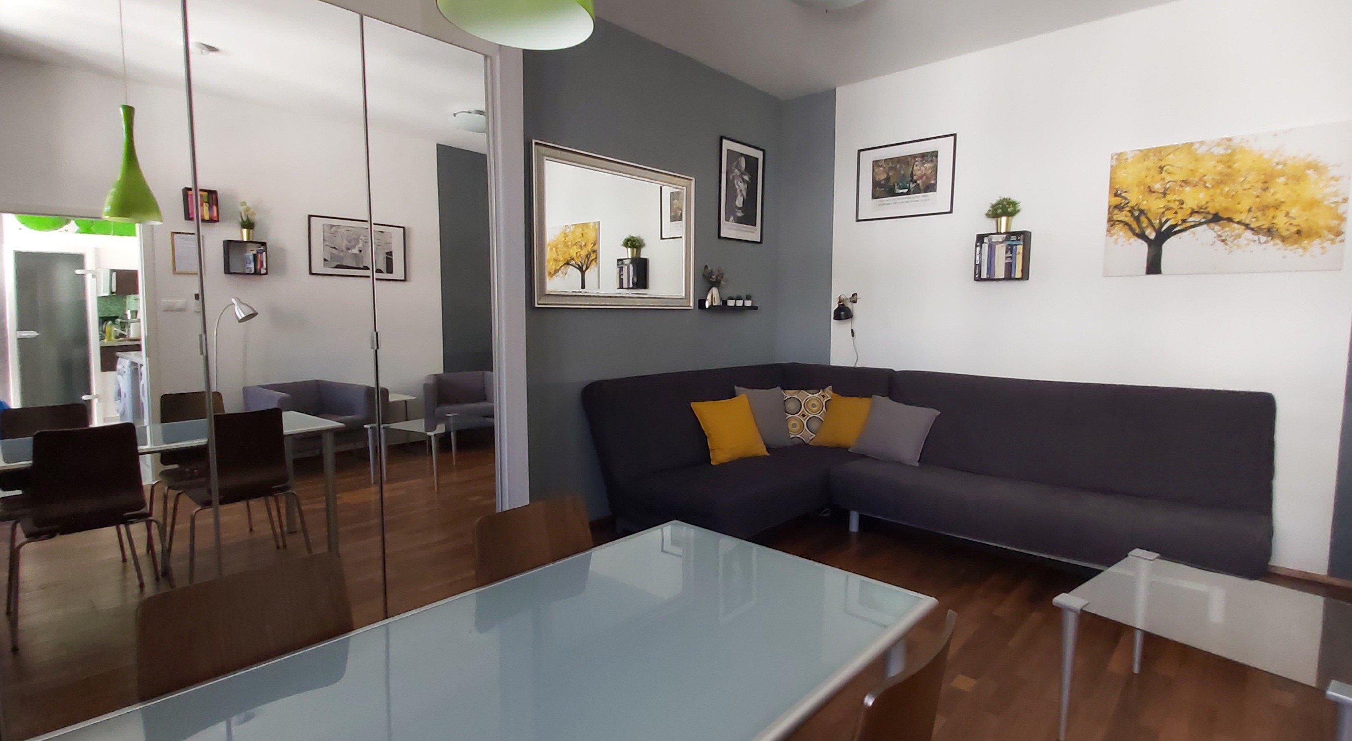 (P1/SZA) City center apartment at River Danube