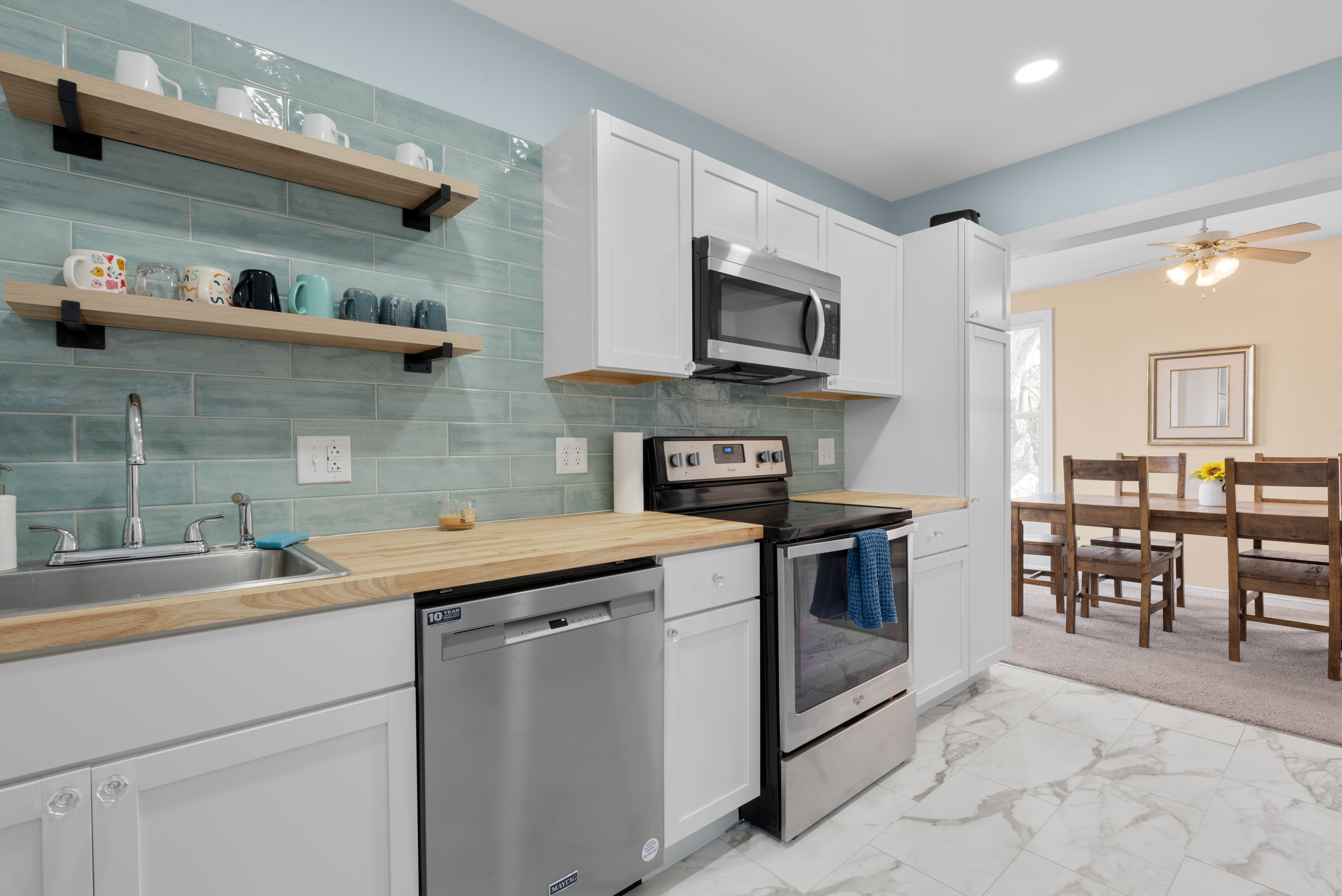 Spacious 3BR Near OSU | New Kitchen & Luxe Showers in Near North/University, Columbus