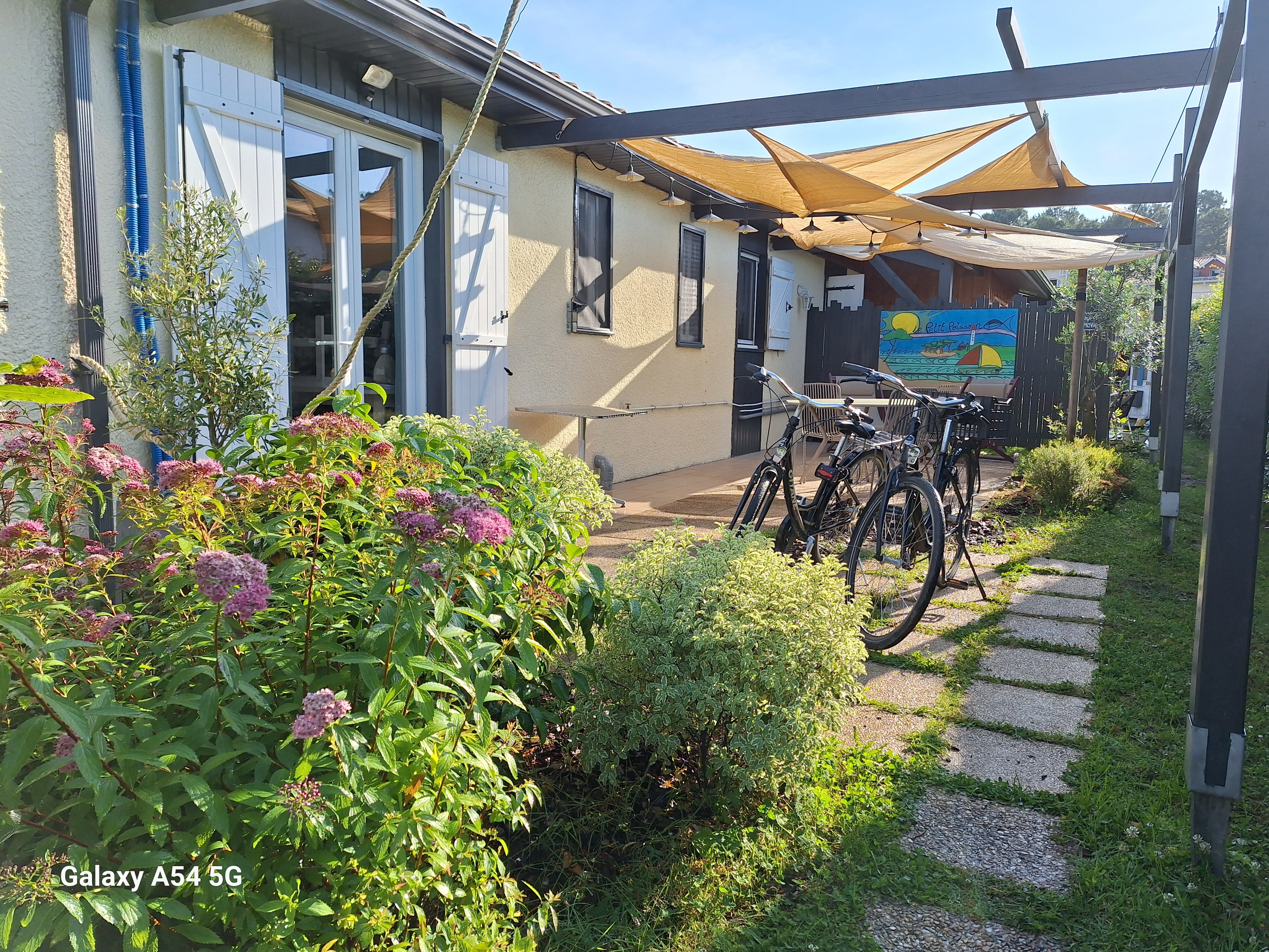 3* linen cottage included, breakfast €