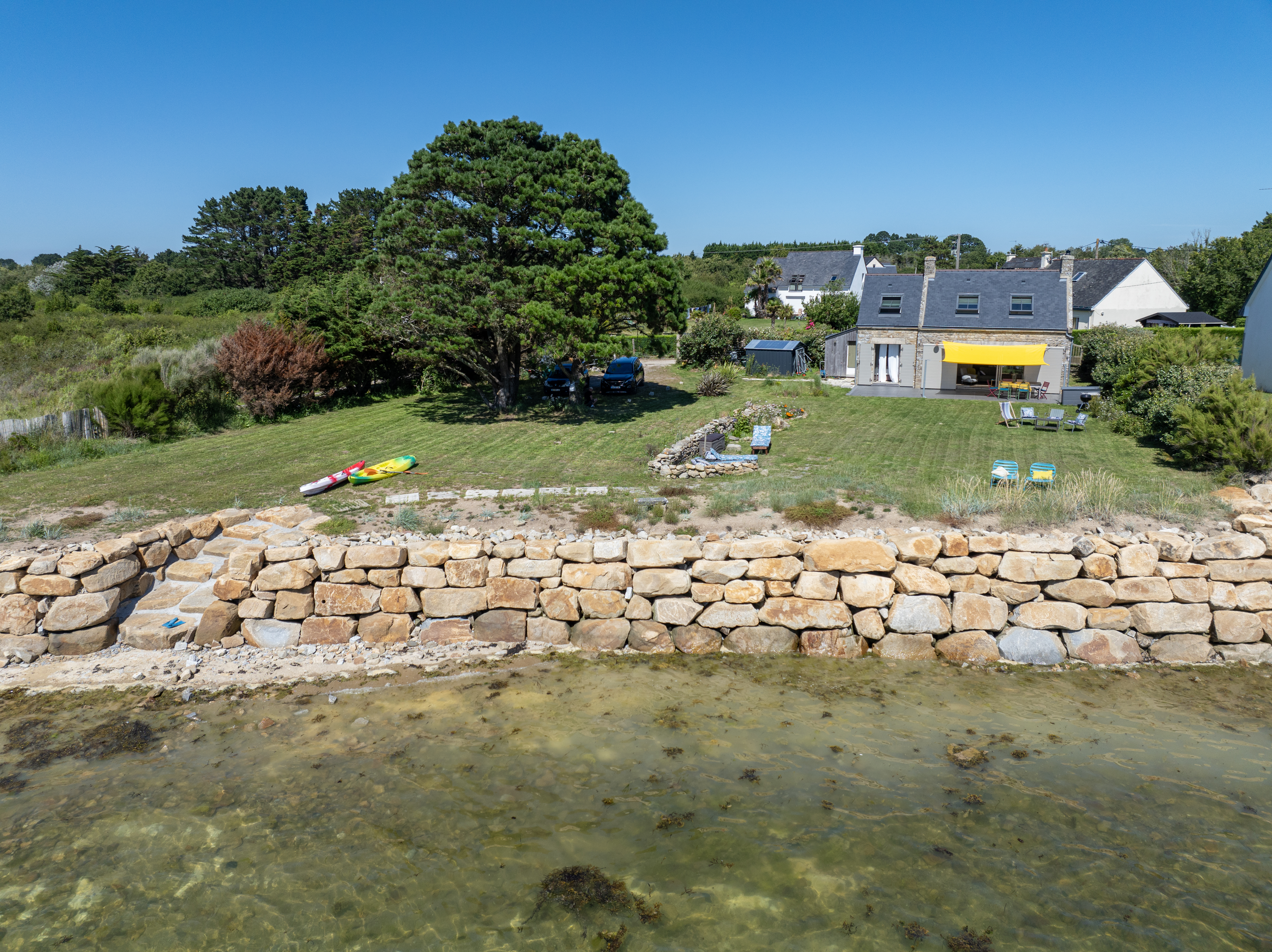 Kuzheol, Gîte au bord de Mer