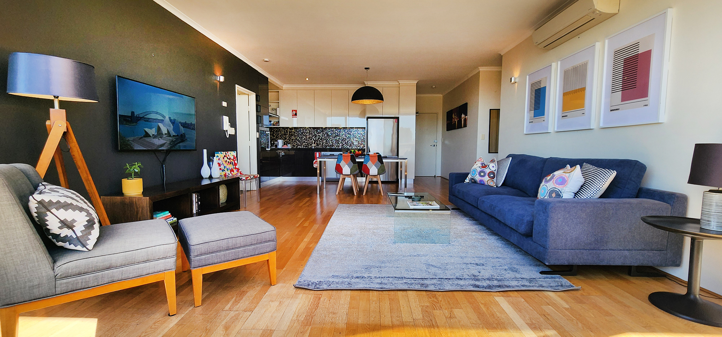 Contemporary Top Floor Apartment with City Views in Sydney, Sydney