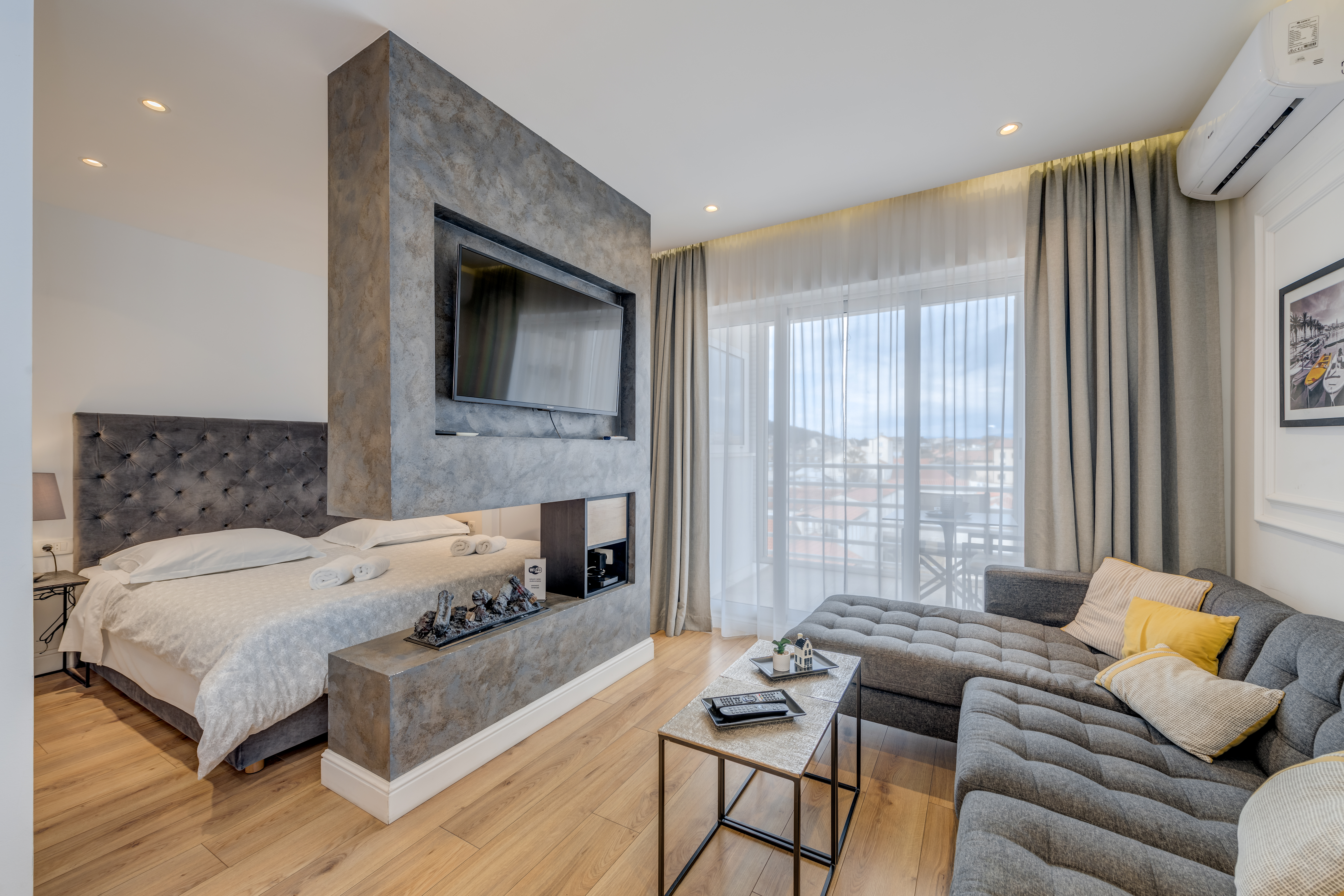 Romanca Deluxe Studio - City View - Apartments for Rent in Split