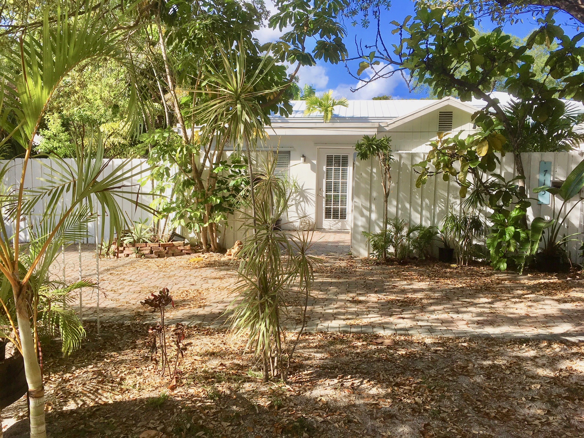 Tropical Guest House - Heart of Ft. Lauderdale! in Fort Lauderdale, Broward County