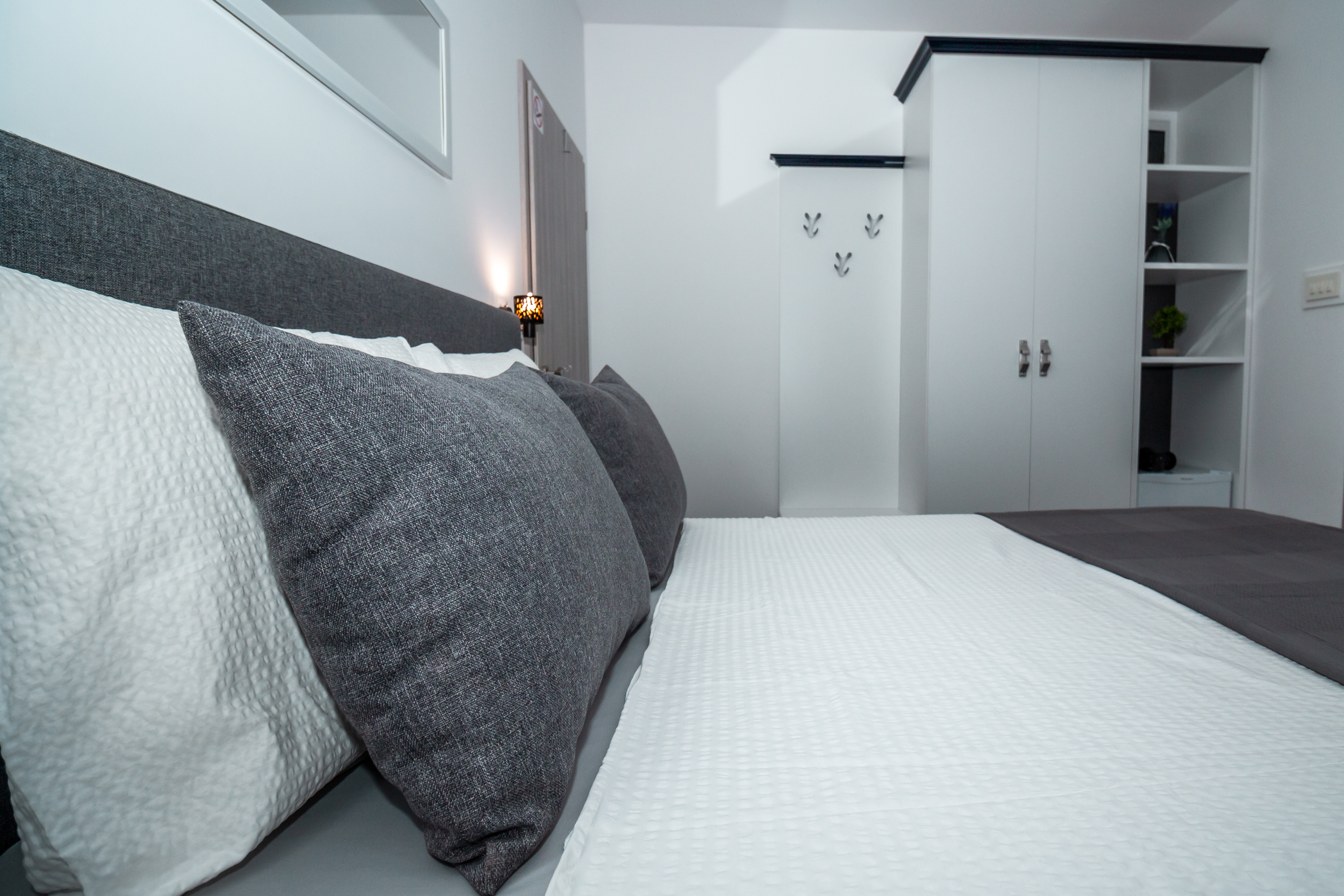 New room with high bed, free P, Wifi, aircondition
