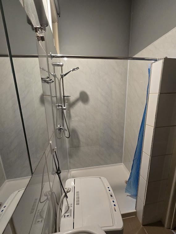 Spacious loft, ensuite, very private quiet area. in Monash, Melbourne