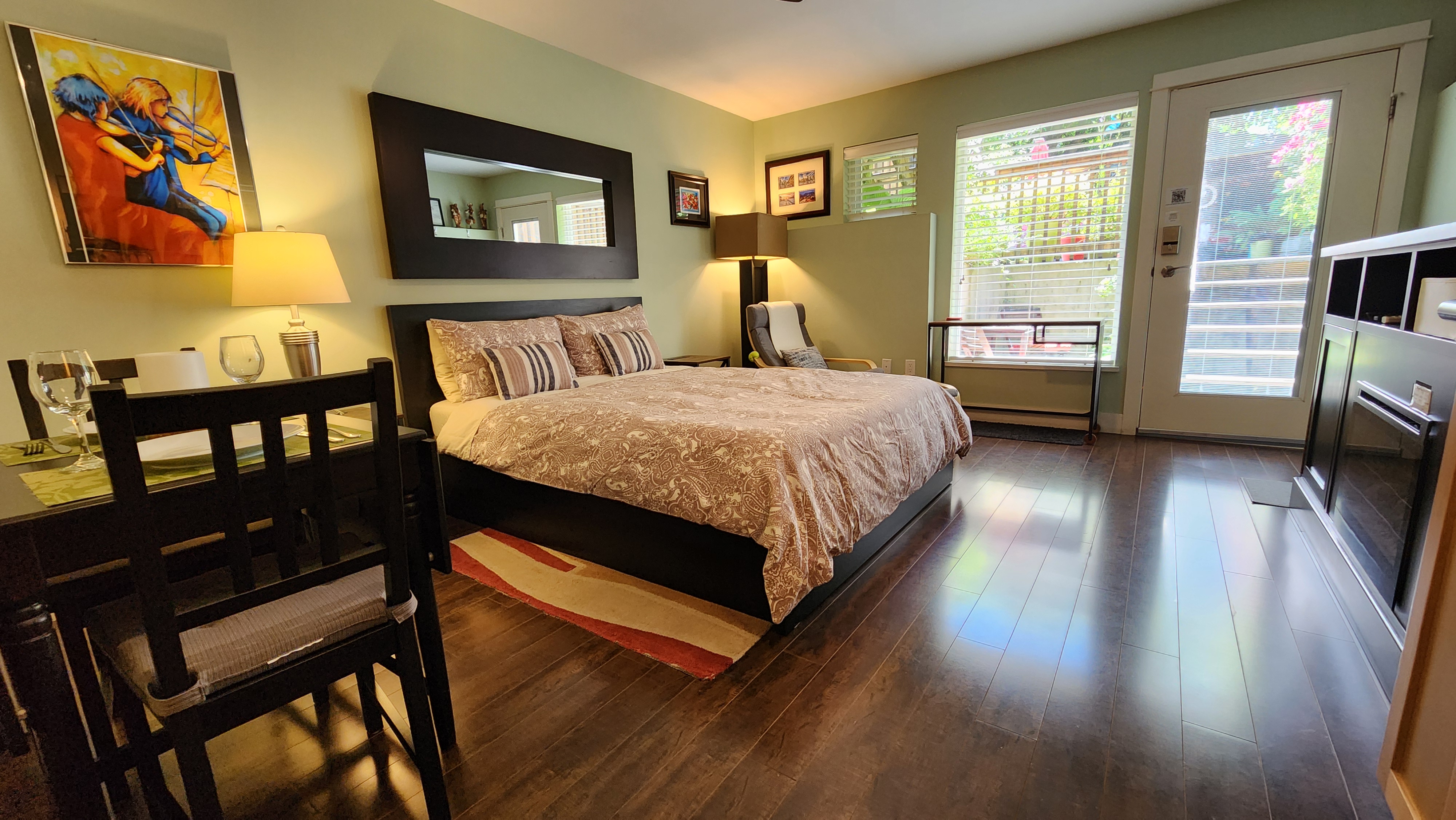 Private Garden Suite on the Drive