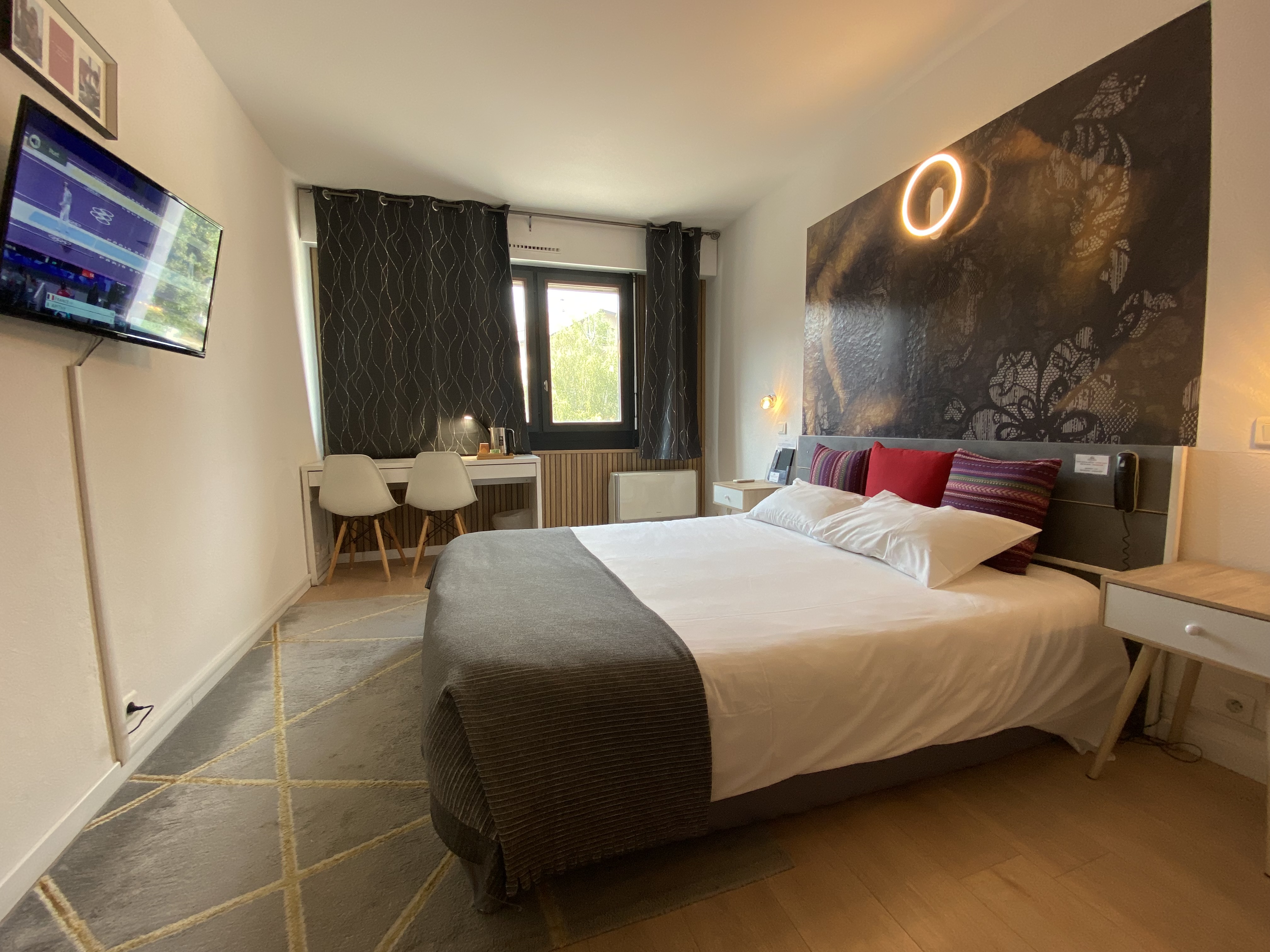 SAVOIE HOTEL    * * * AT THE GATES OF GENEVA