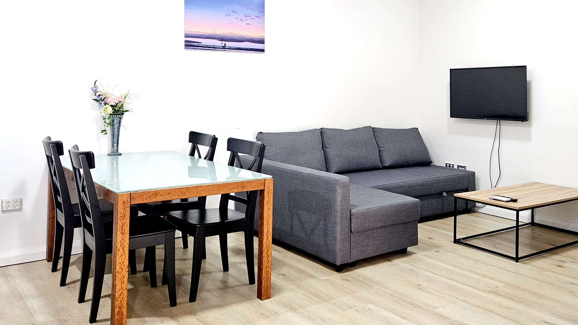 Modern Apartment near Olympic Park Flemington Stn
