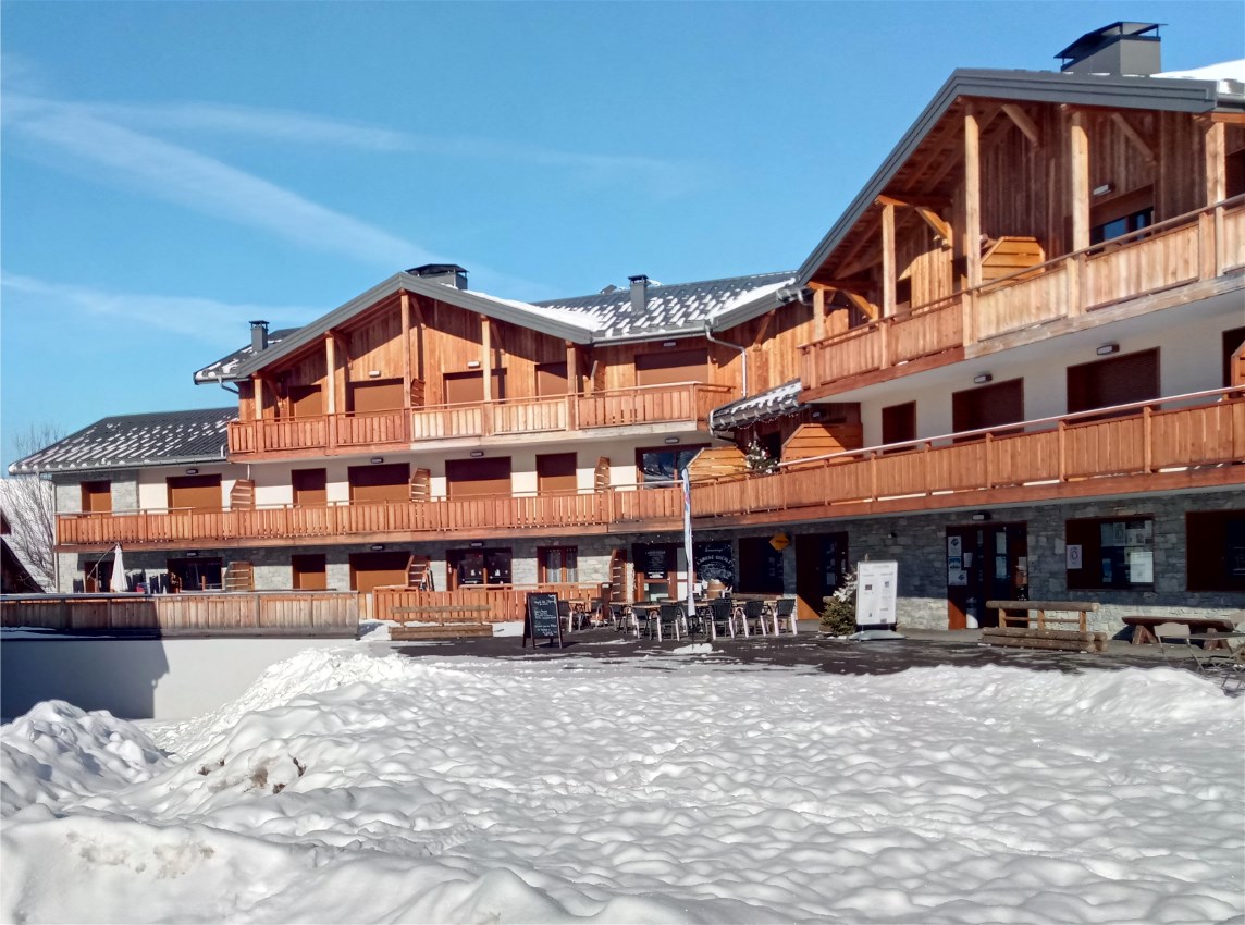 Apartment 8 people in the center of the Albiez-Montrond village