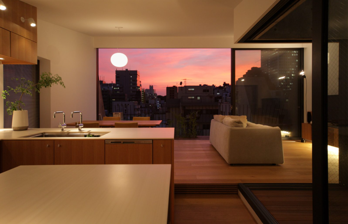 Stylish 3-Level Home Near 3 Stations, Sleeps 7