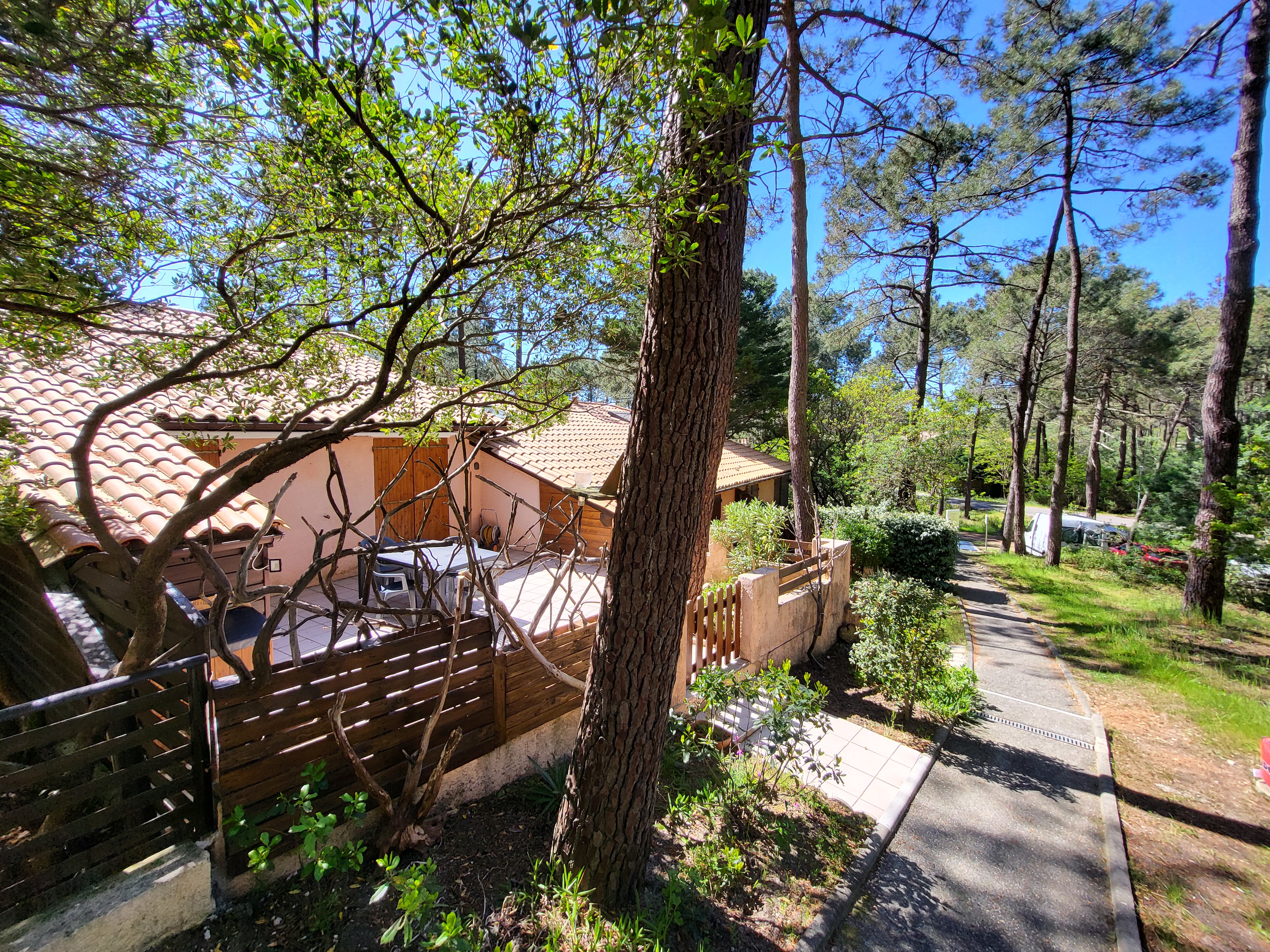 House in the Pinewood 1 km to North Beach