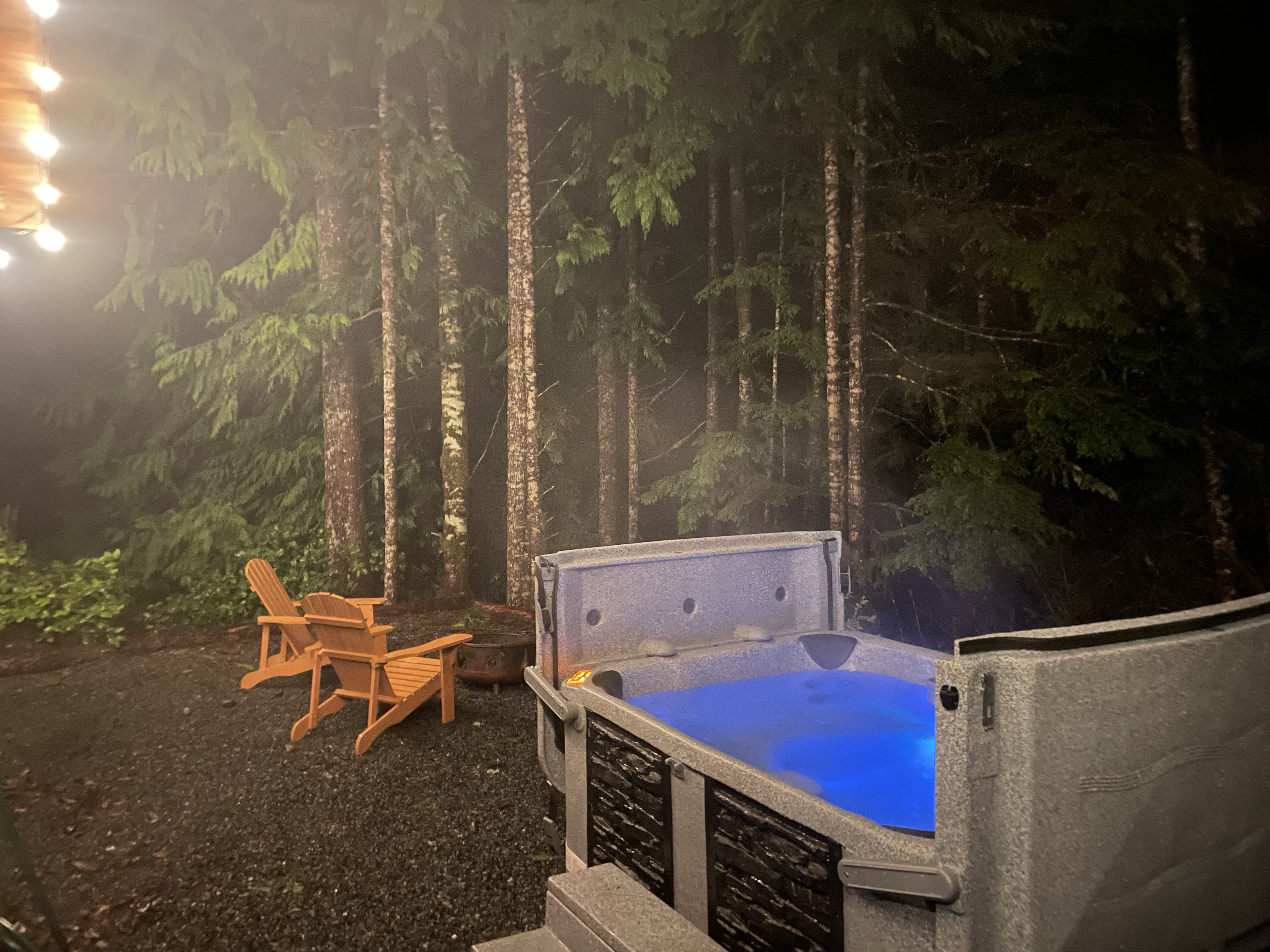 Quimper's Quarters - Enclosed deck & Hot tub