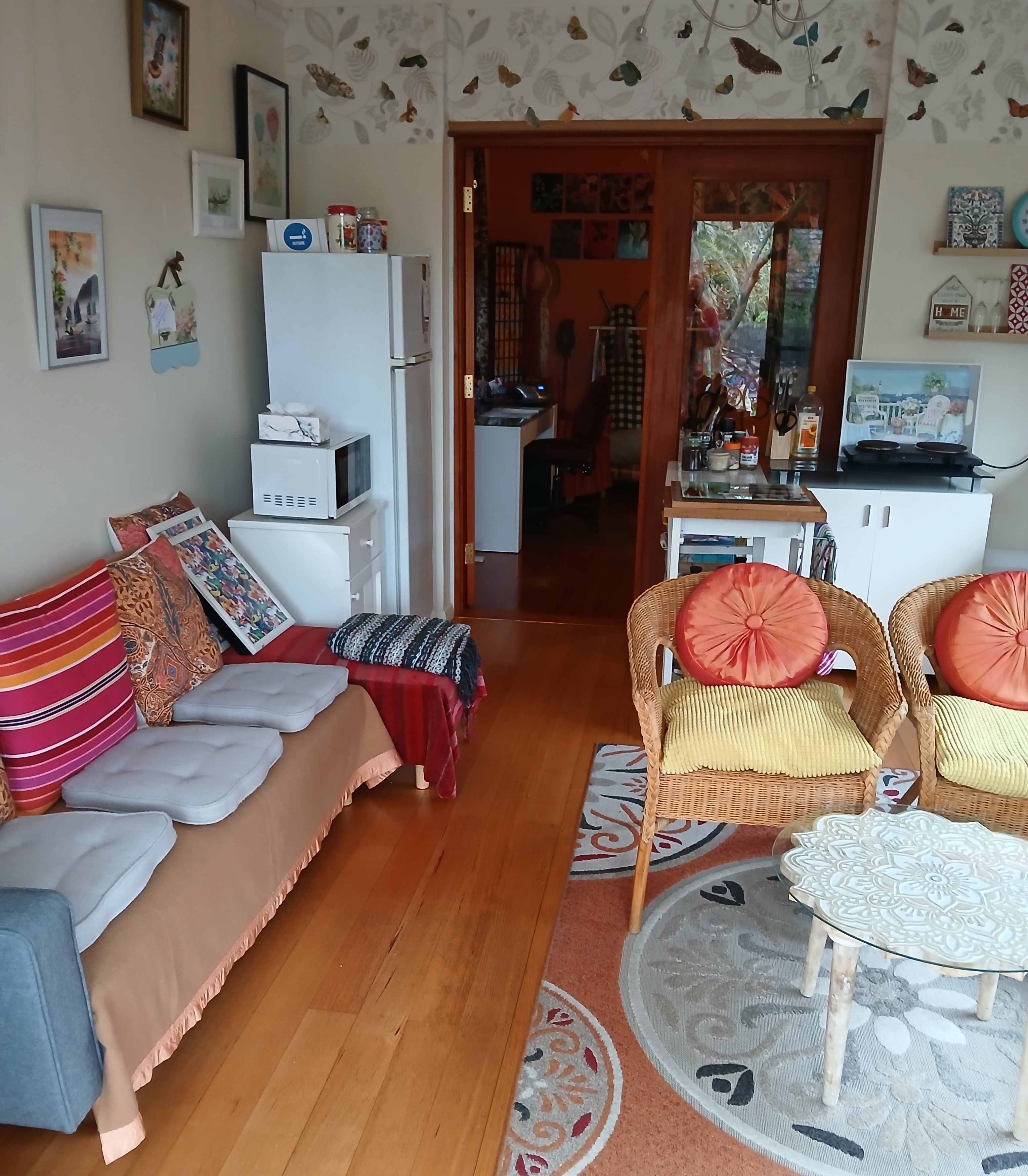 Zen large half-house (kitchen + garden): 2-4 in Whitehorse, Melbourne