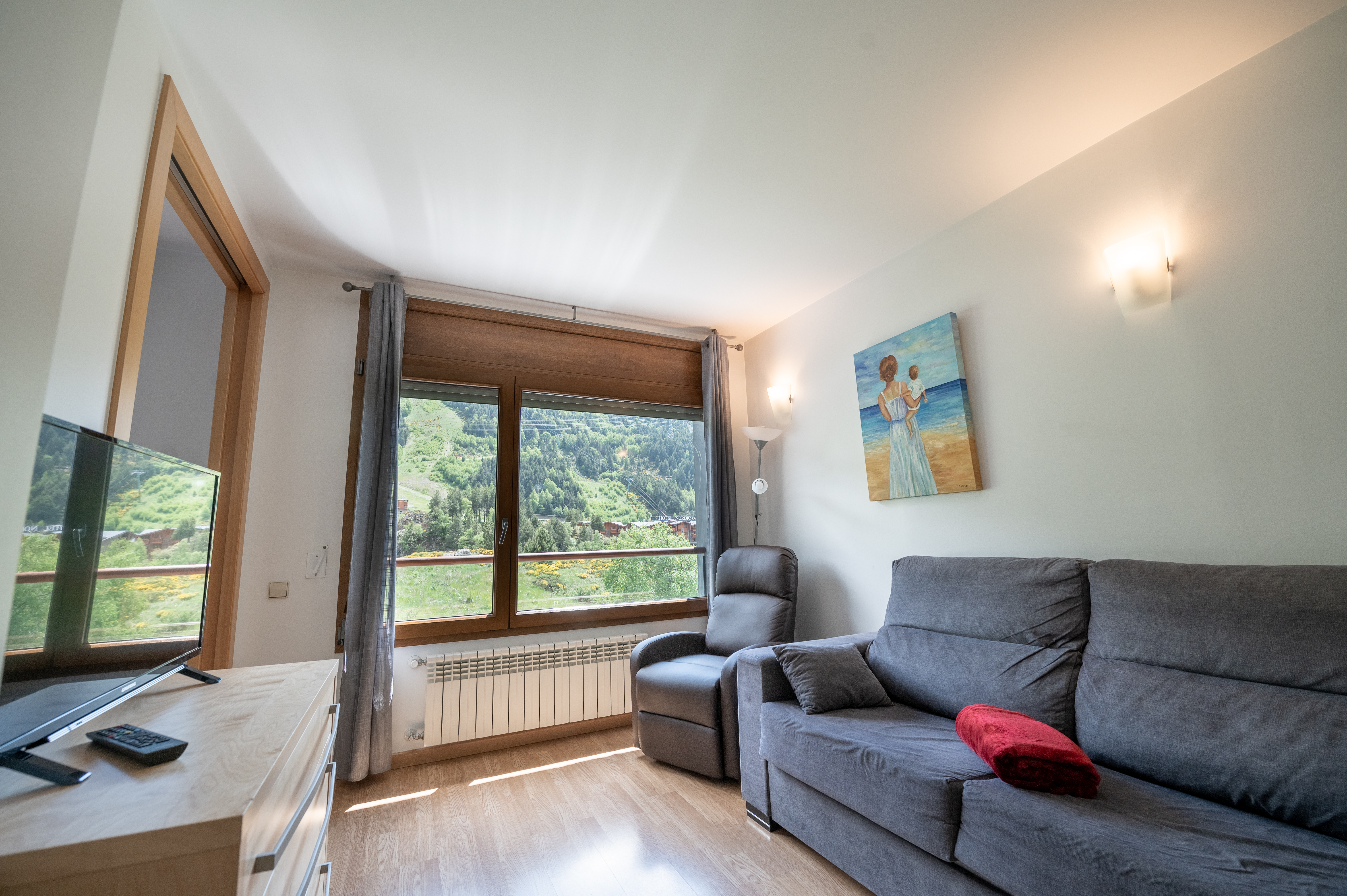 Sol tarter 4 with mountain views