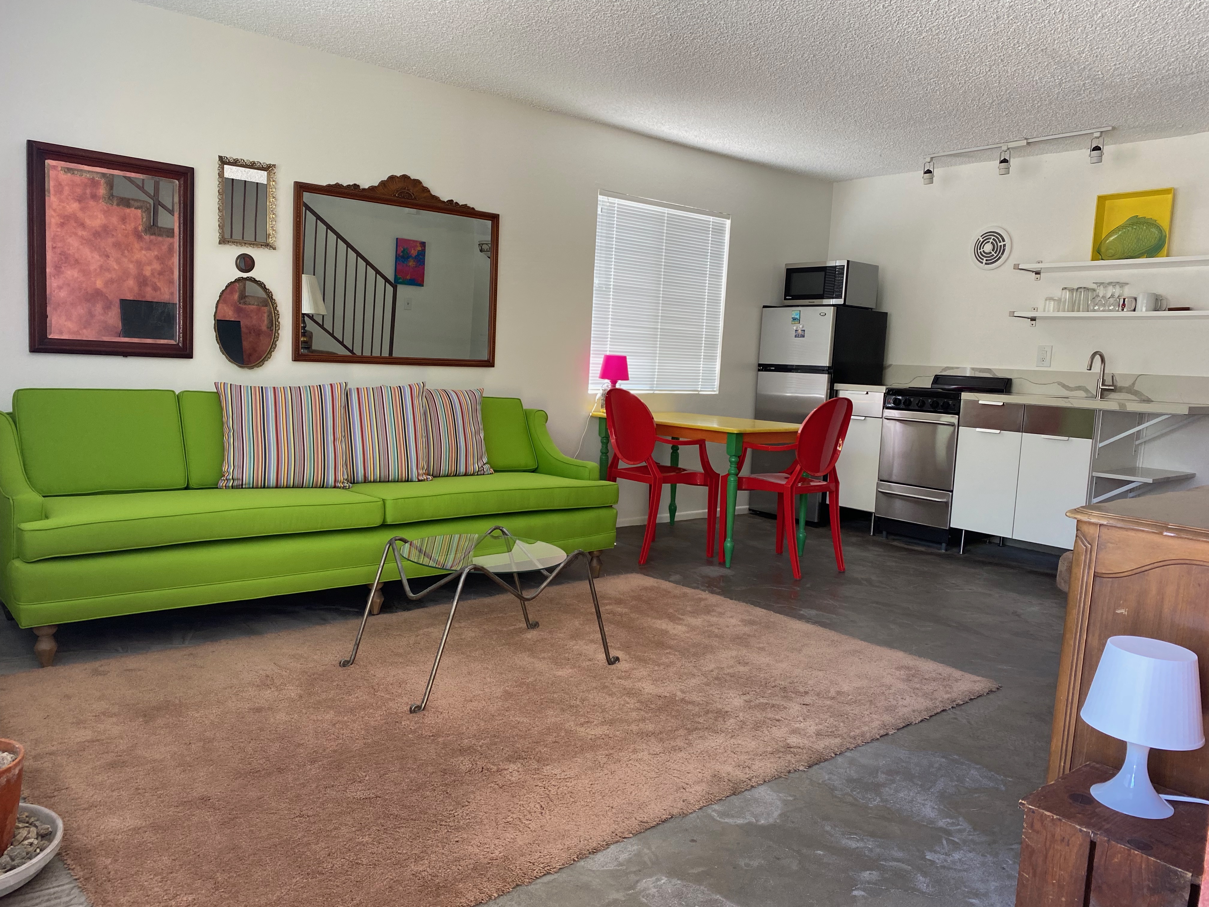 Stylish Guest Suite Available in L.A. Miracle Mile in Mid-Wilshire, Los Angeles
