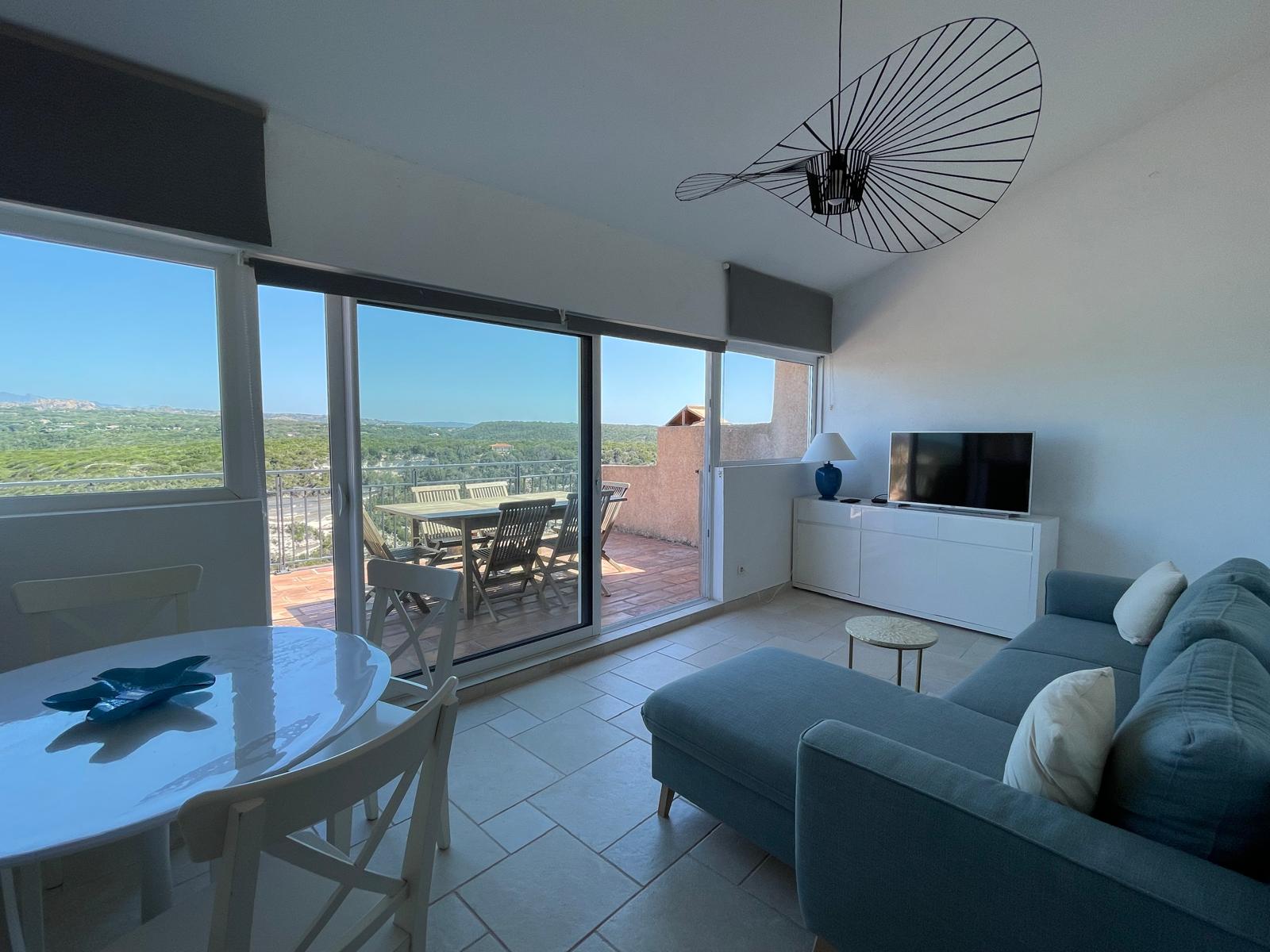 Beautiful 3 rooms with views of the port
