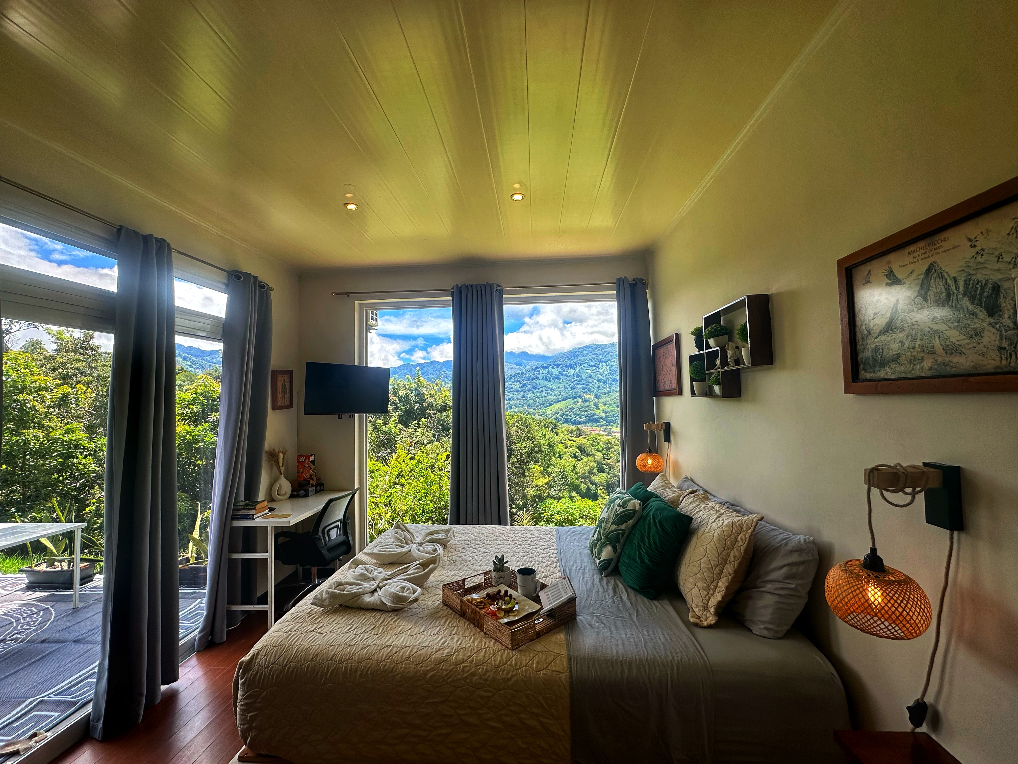 Cozy Apartment w/ View, Great Infrastructure, A/C