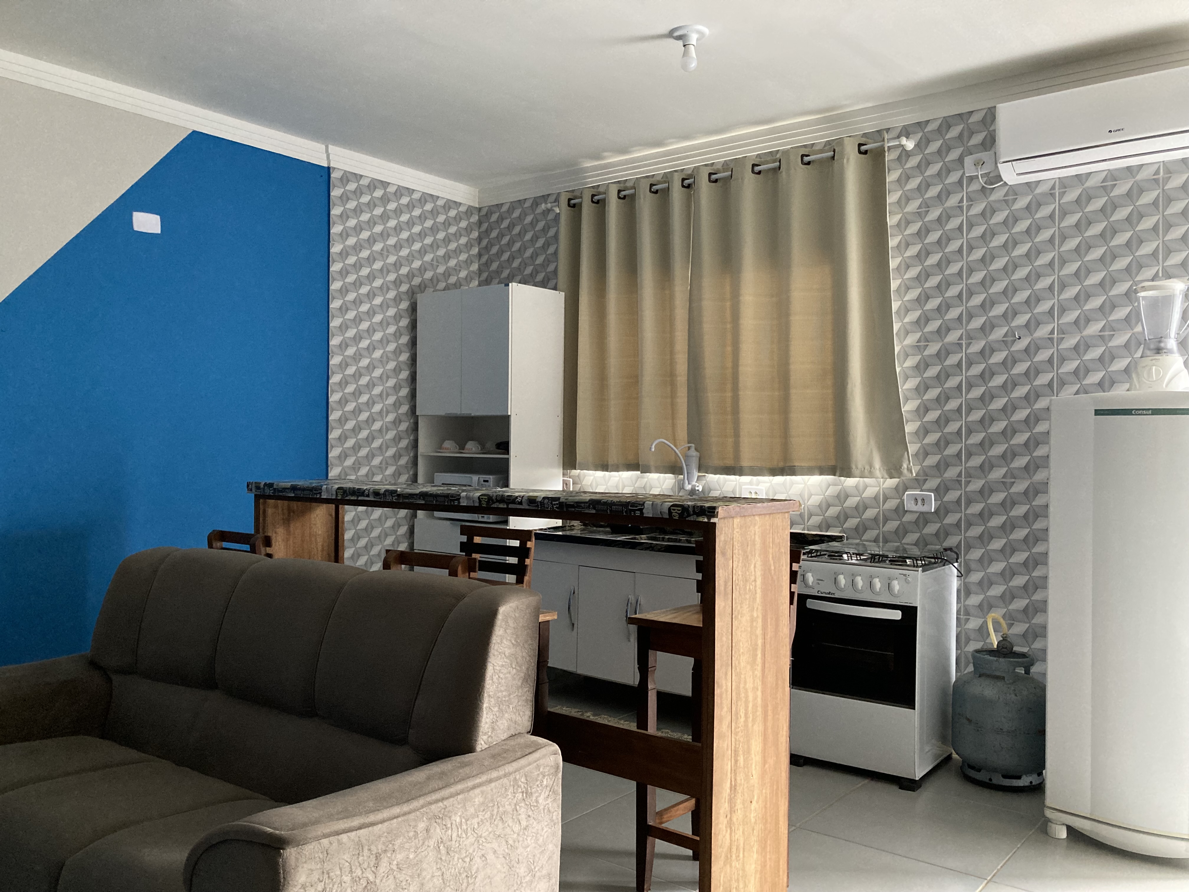 Quatro Praias - (Kitnet 3) - AC, TV, WiFi
