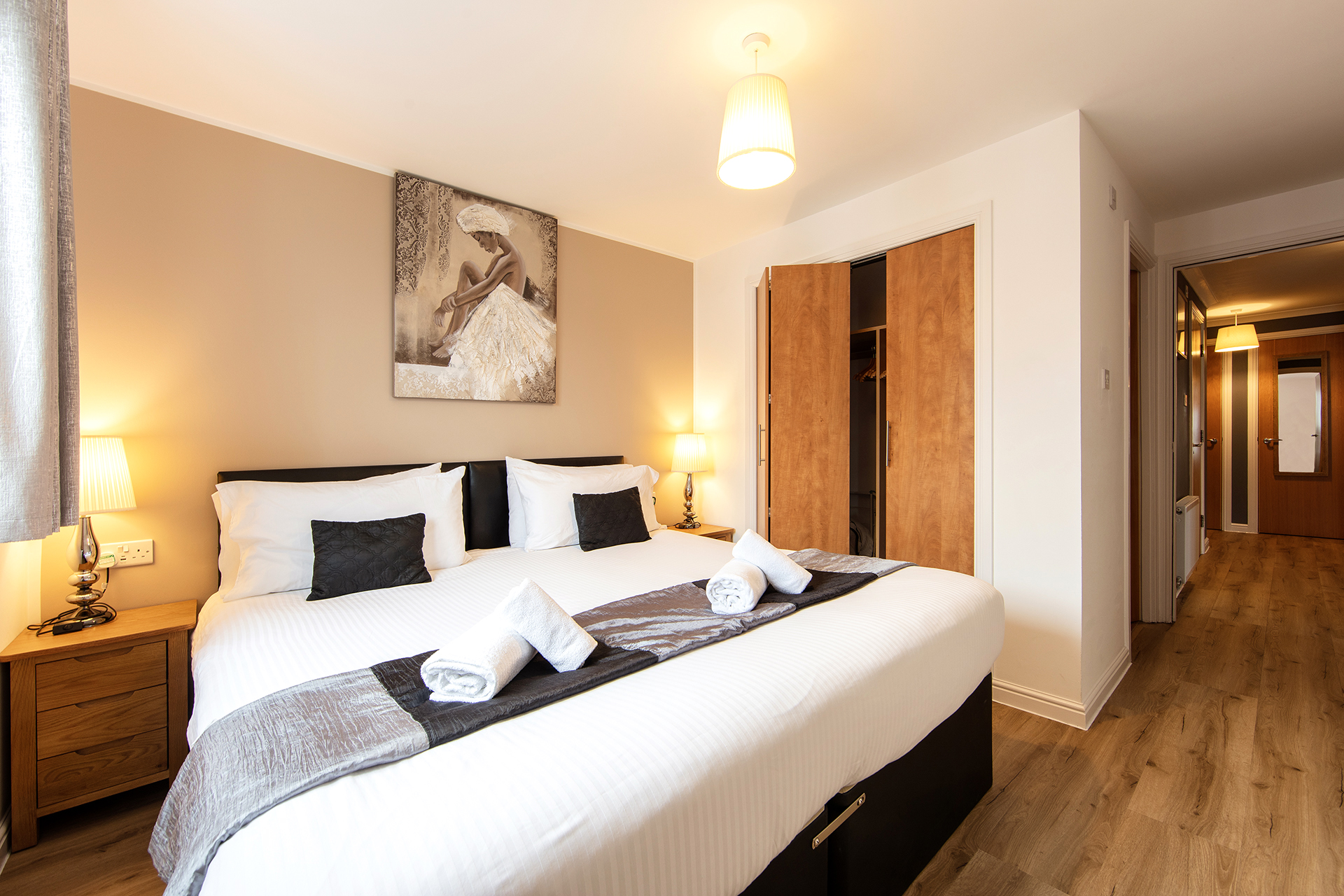 Central, modern, spacious with parking & Wi-Fi. in Hillside and Calton Hill, Edinburgh