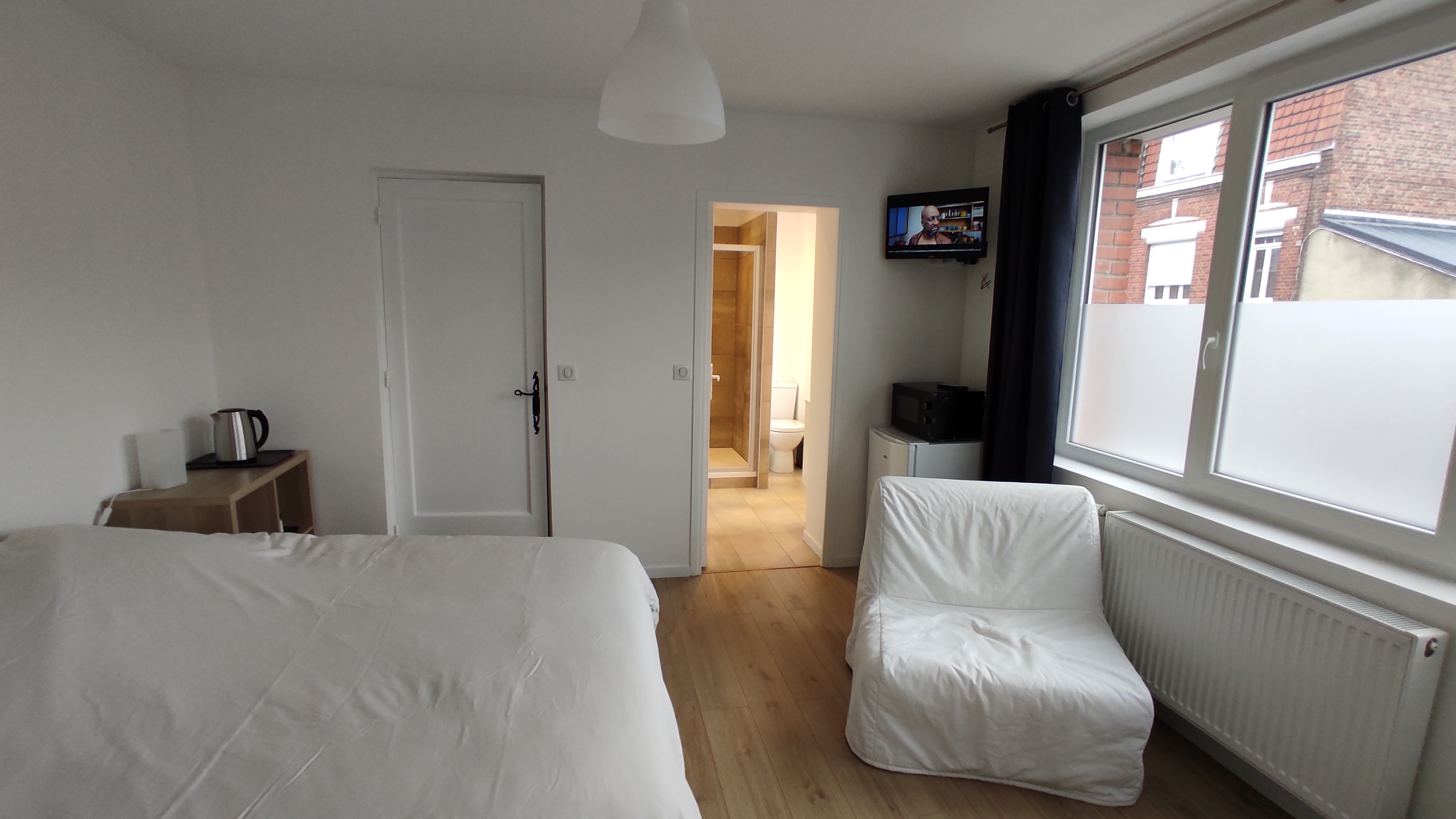 room 2 at hotellille.org