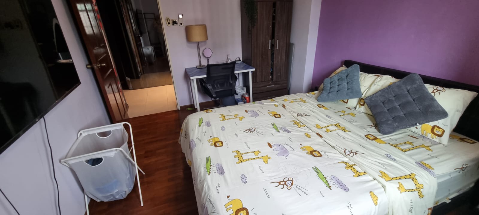 ROOM WITH MULTI AMENITIES *