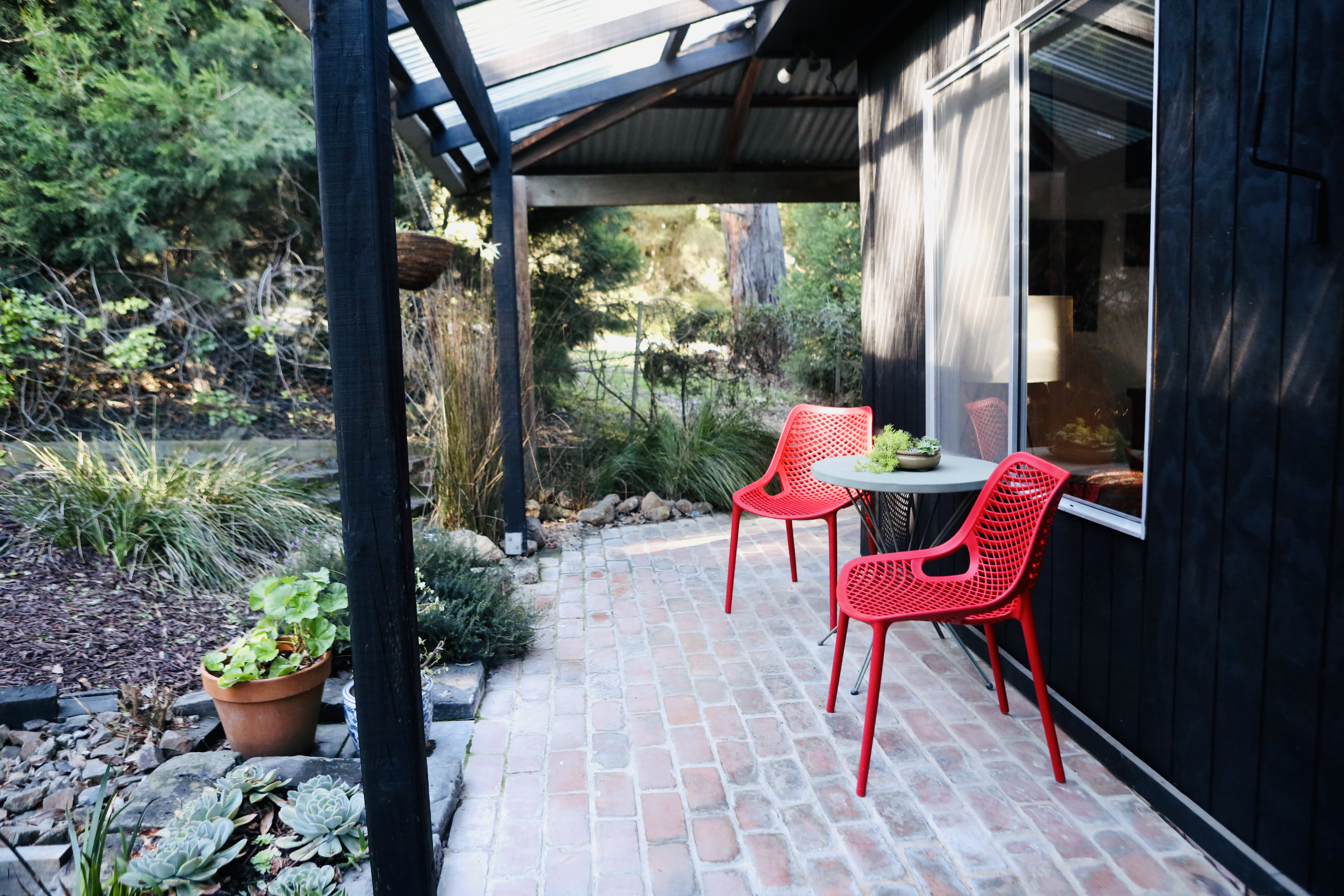 Idyllic, dog friendly, house.