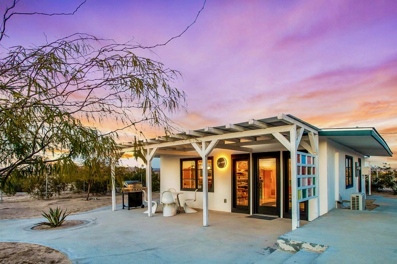 Little Wonder: Stargazing, private yard + hot tub.