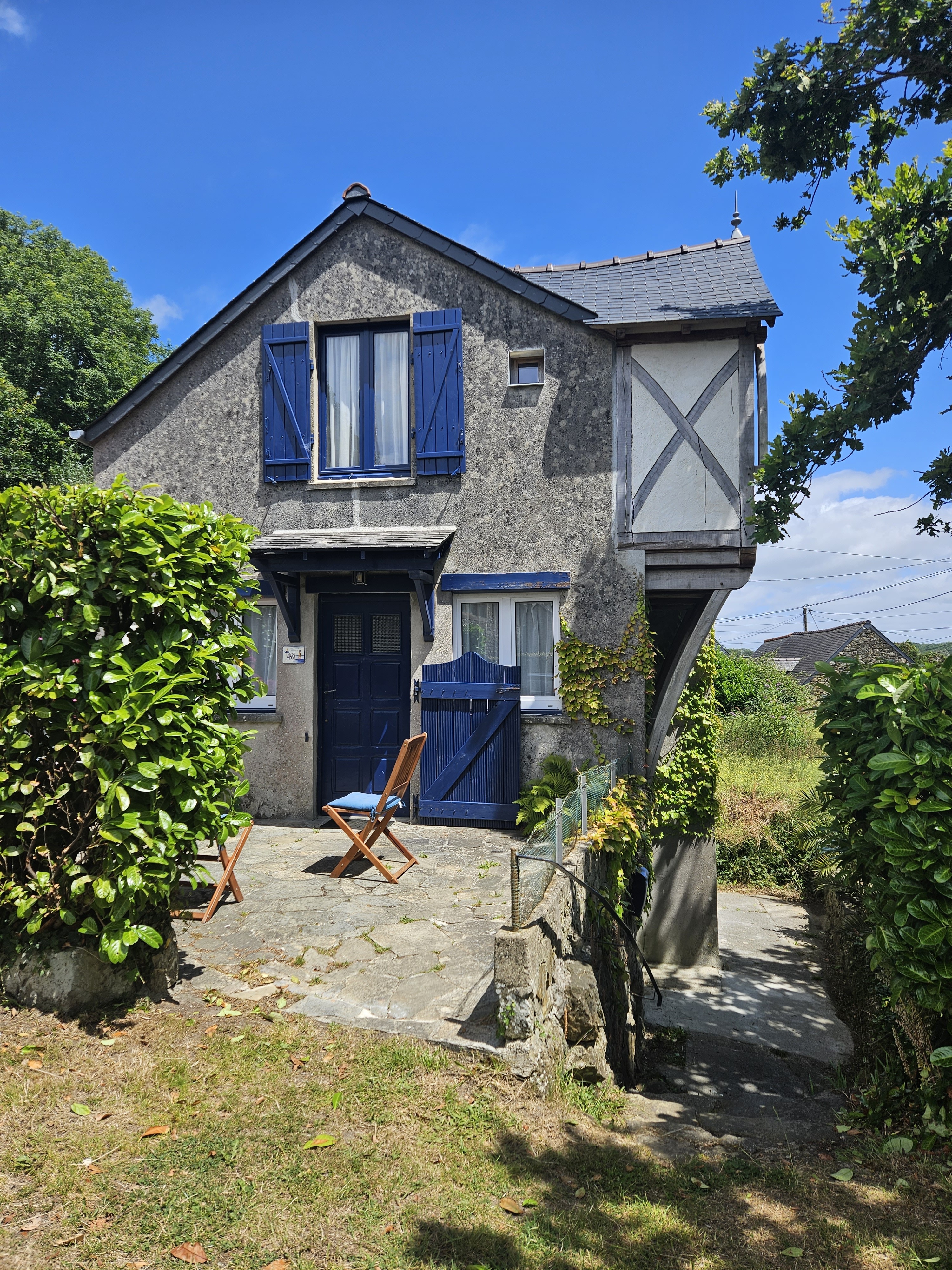 Fisherman's house with small sea views