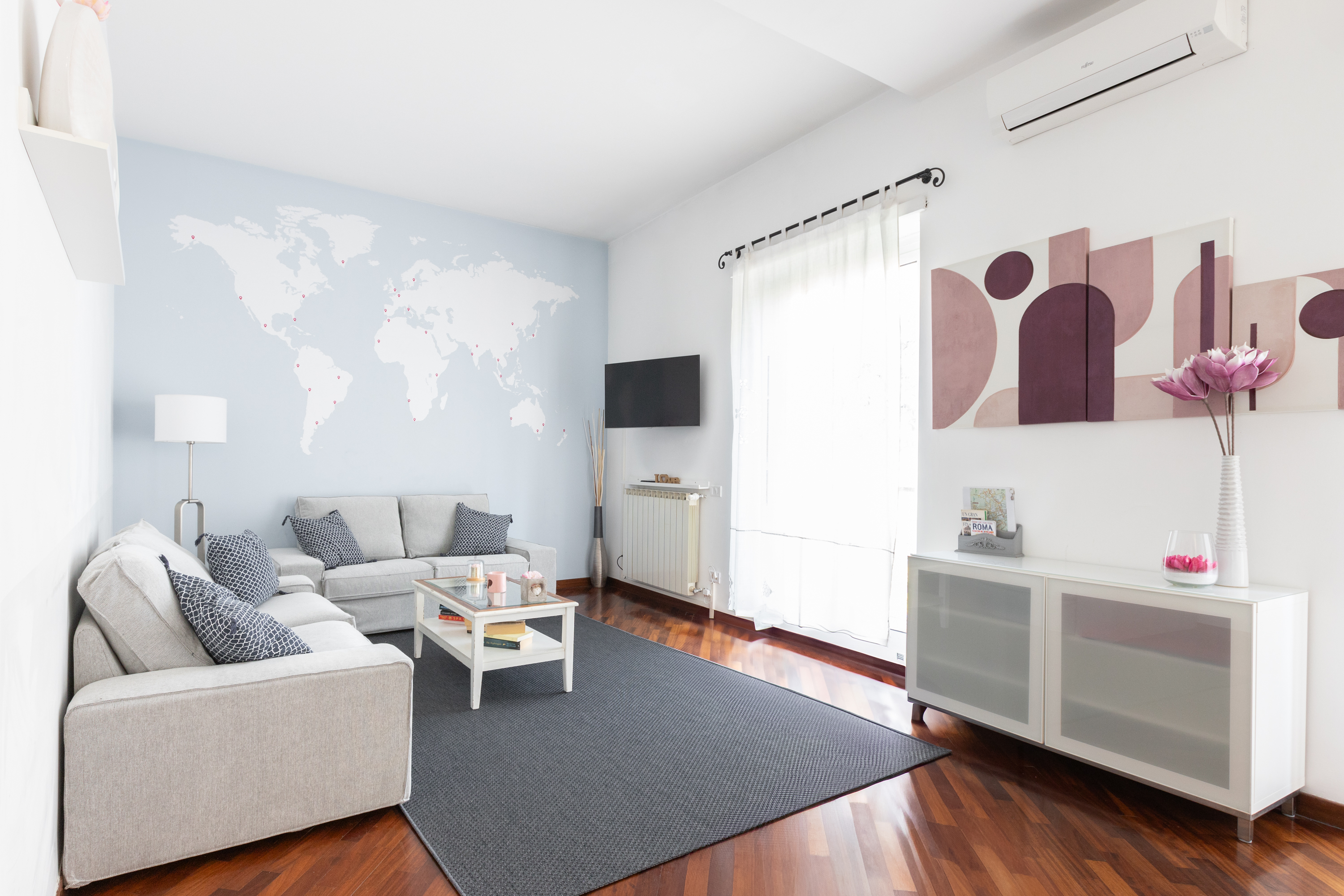 Bright, Cheery Apartment by Saint Peter's Square