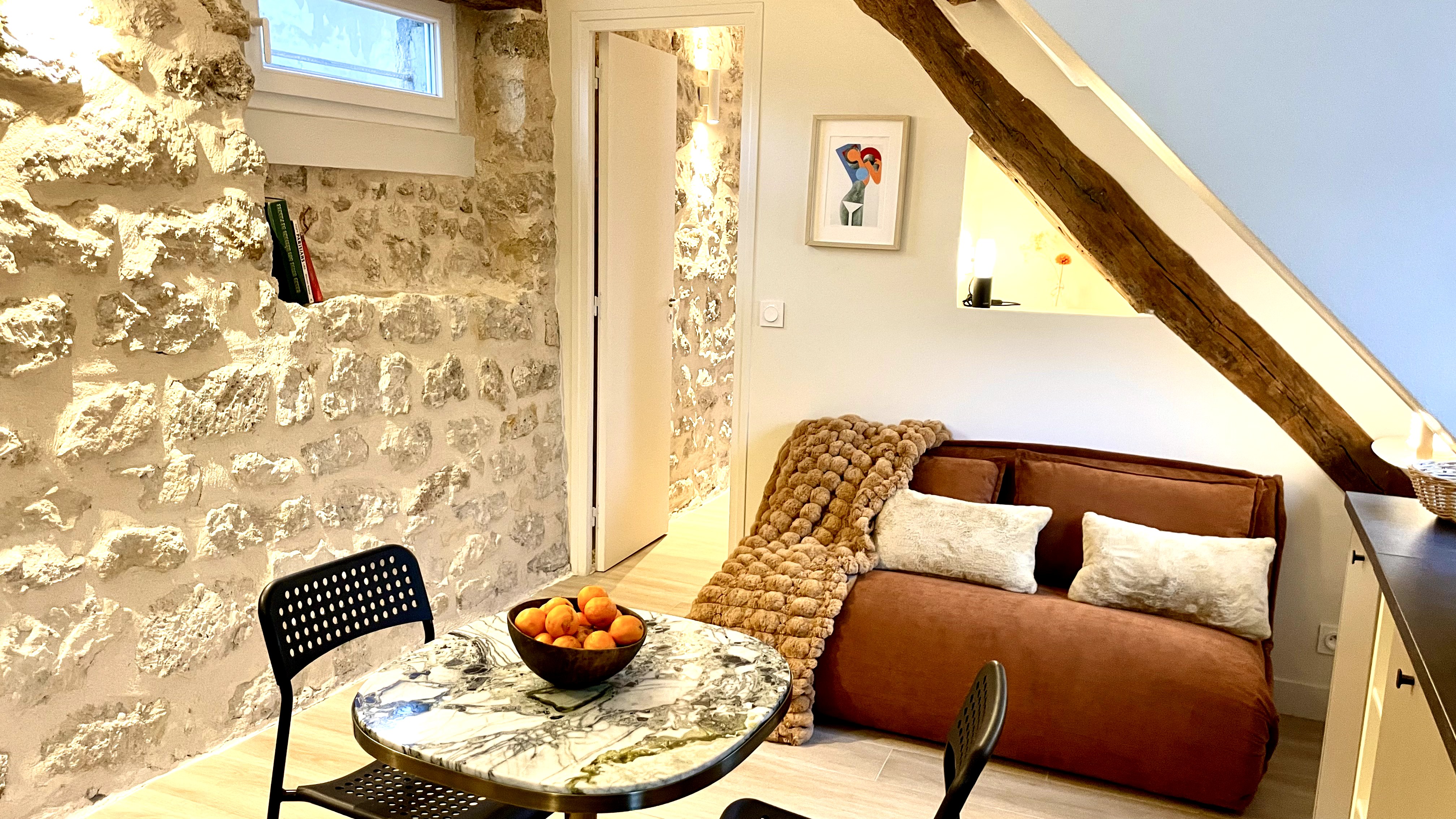 Quiet, Cozy, luminous in historical heart of Paris in Bourse, Paris