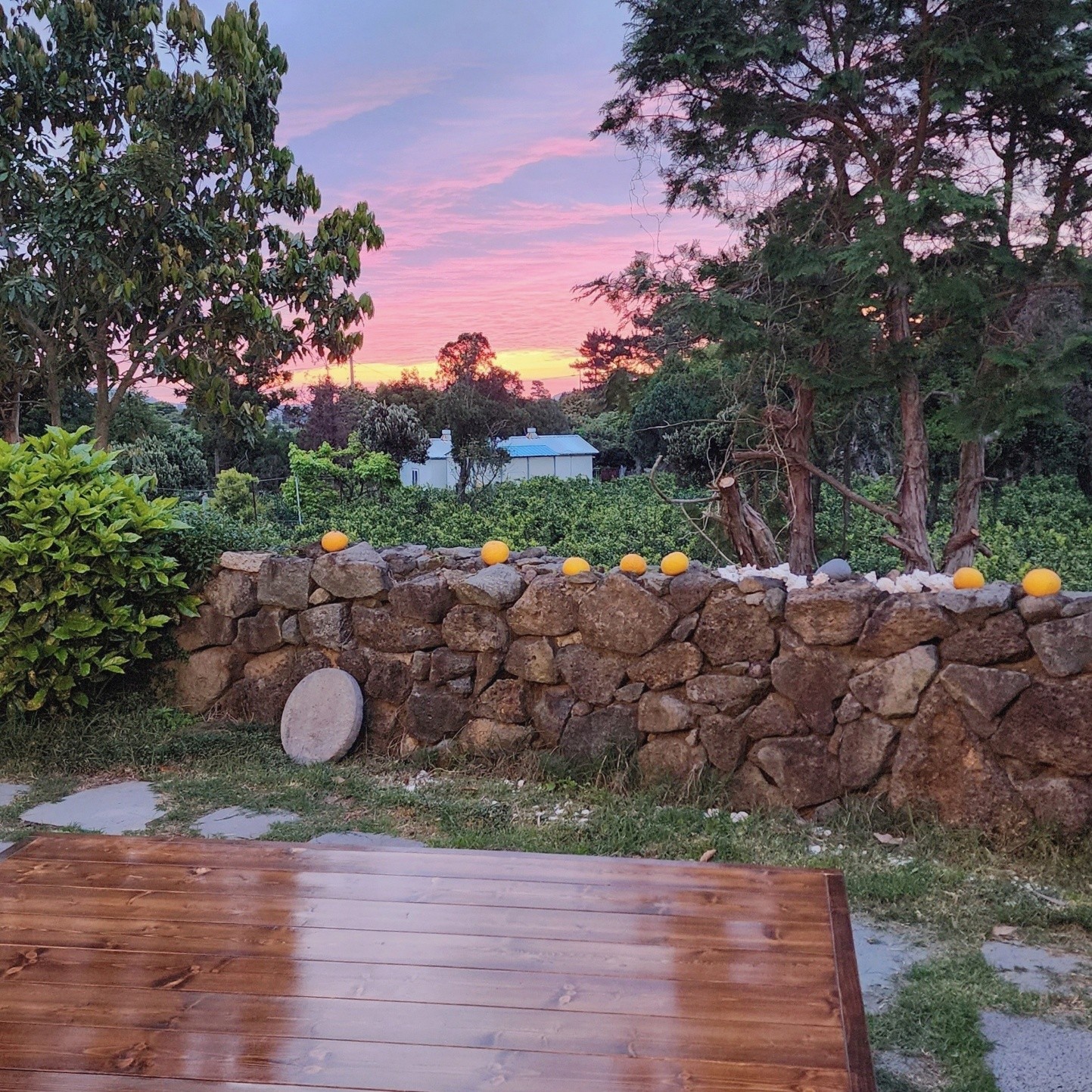 [Jeju 542 Pension 2nd Floor Unit 202] A generous home under Sanbangsan Mountain!