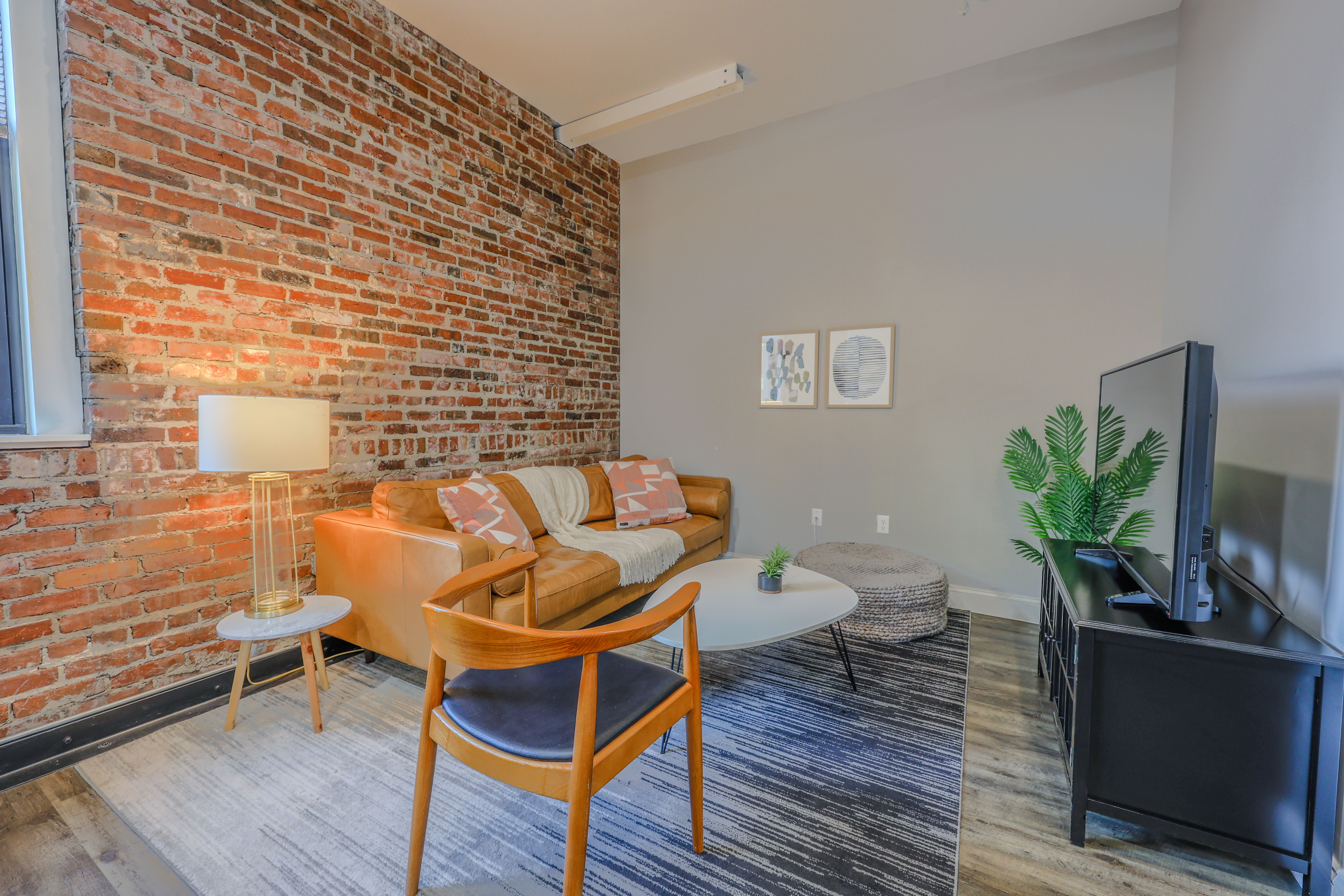Monthly Discounts - Furnished Luxury 3br, 2ba Loft
