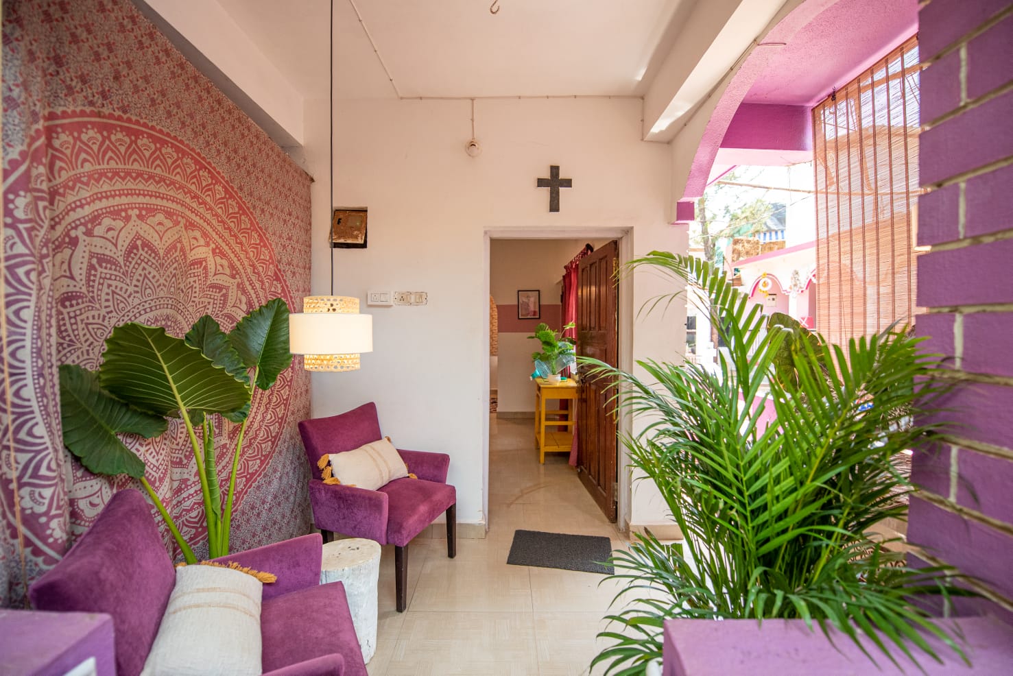 E The Purple House 1BHK- AC/ Fast Wi-Fi/ P. Backup