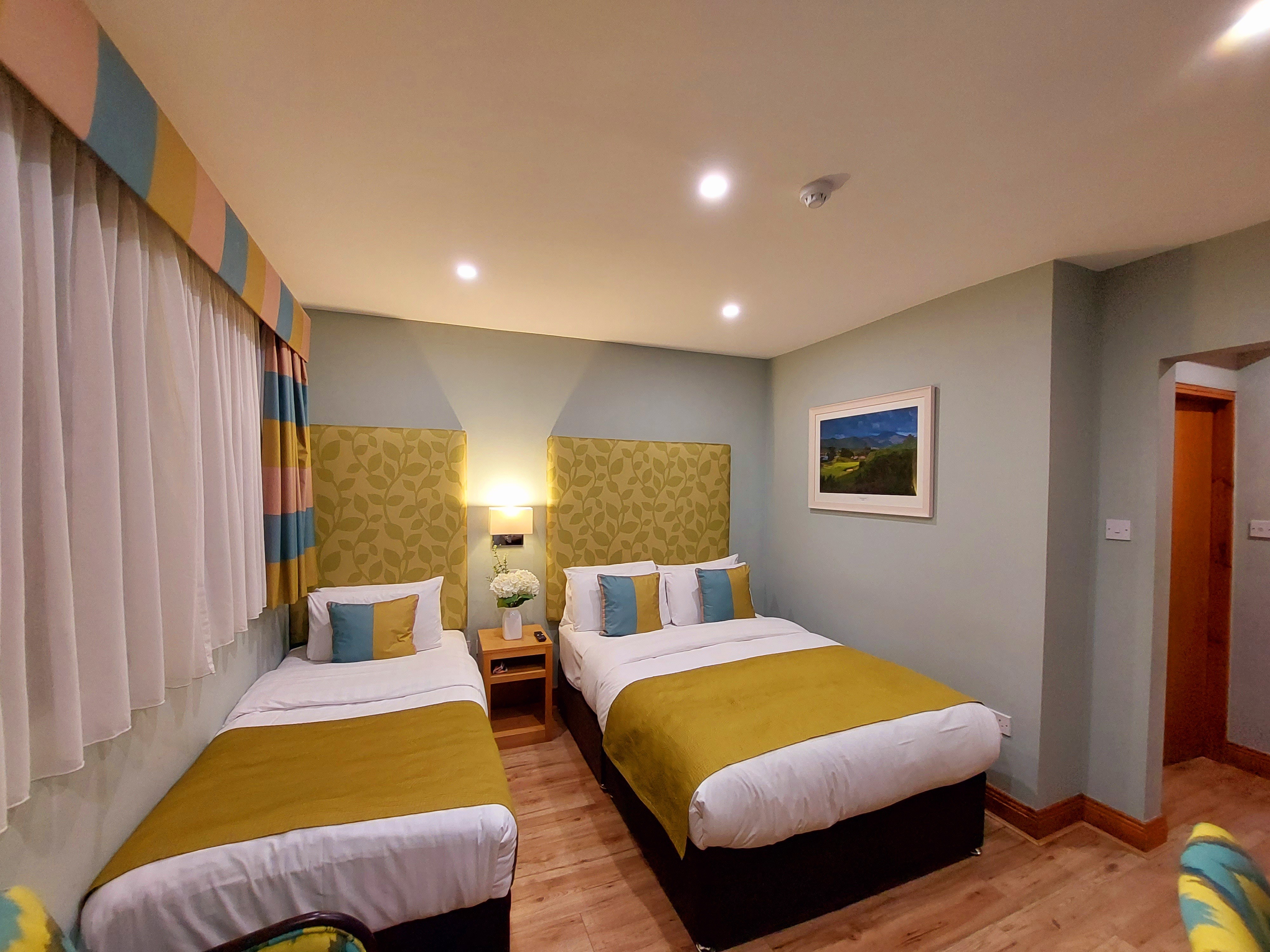 No.1 The Kingfisher Double & Single (Sleeps 3)