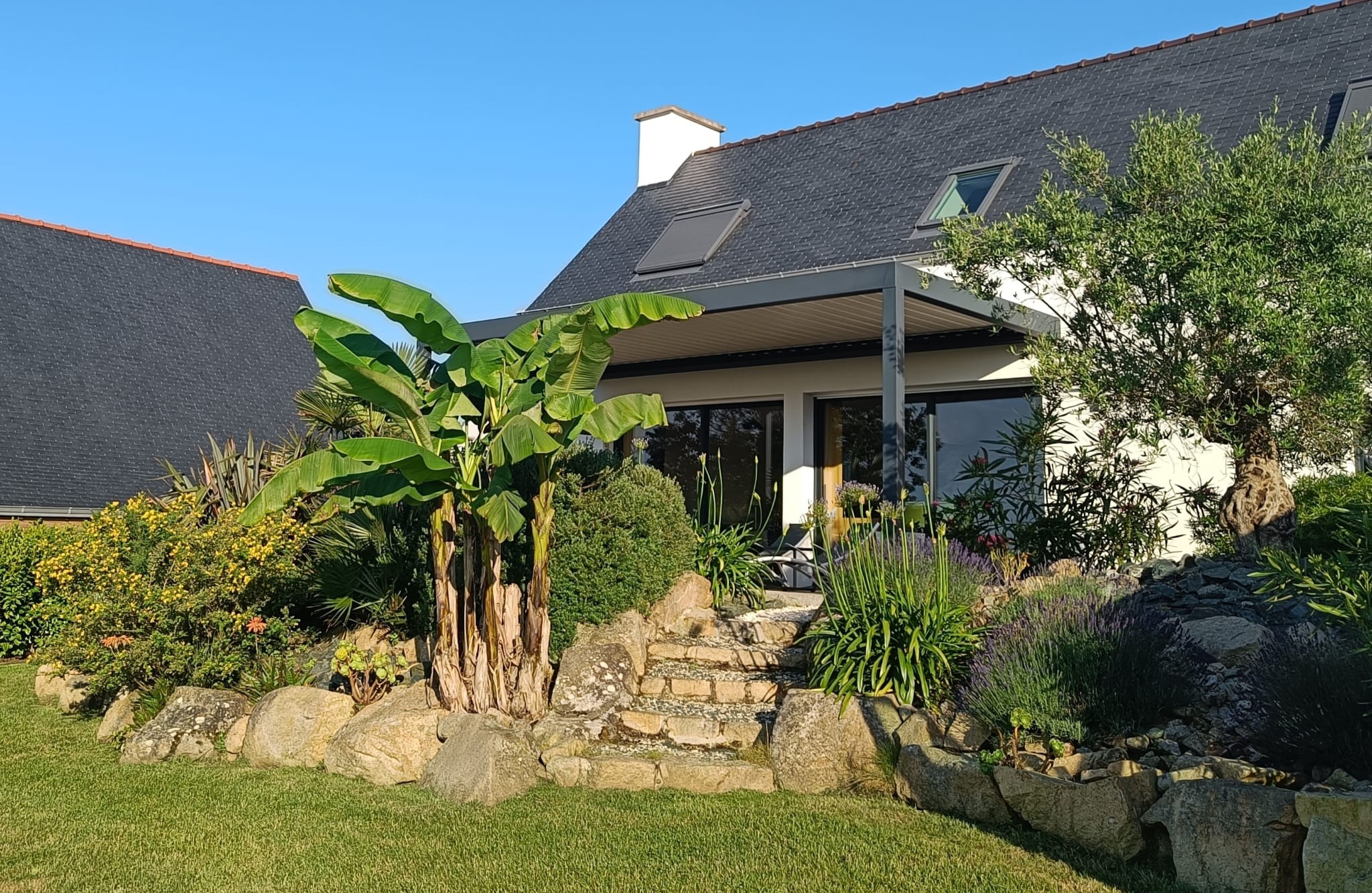 Brand new sea view house around 150m from beach
