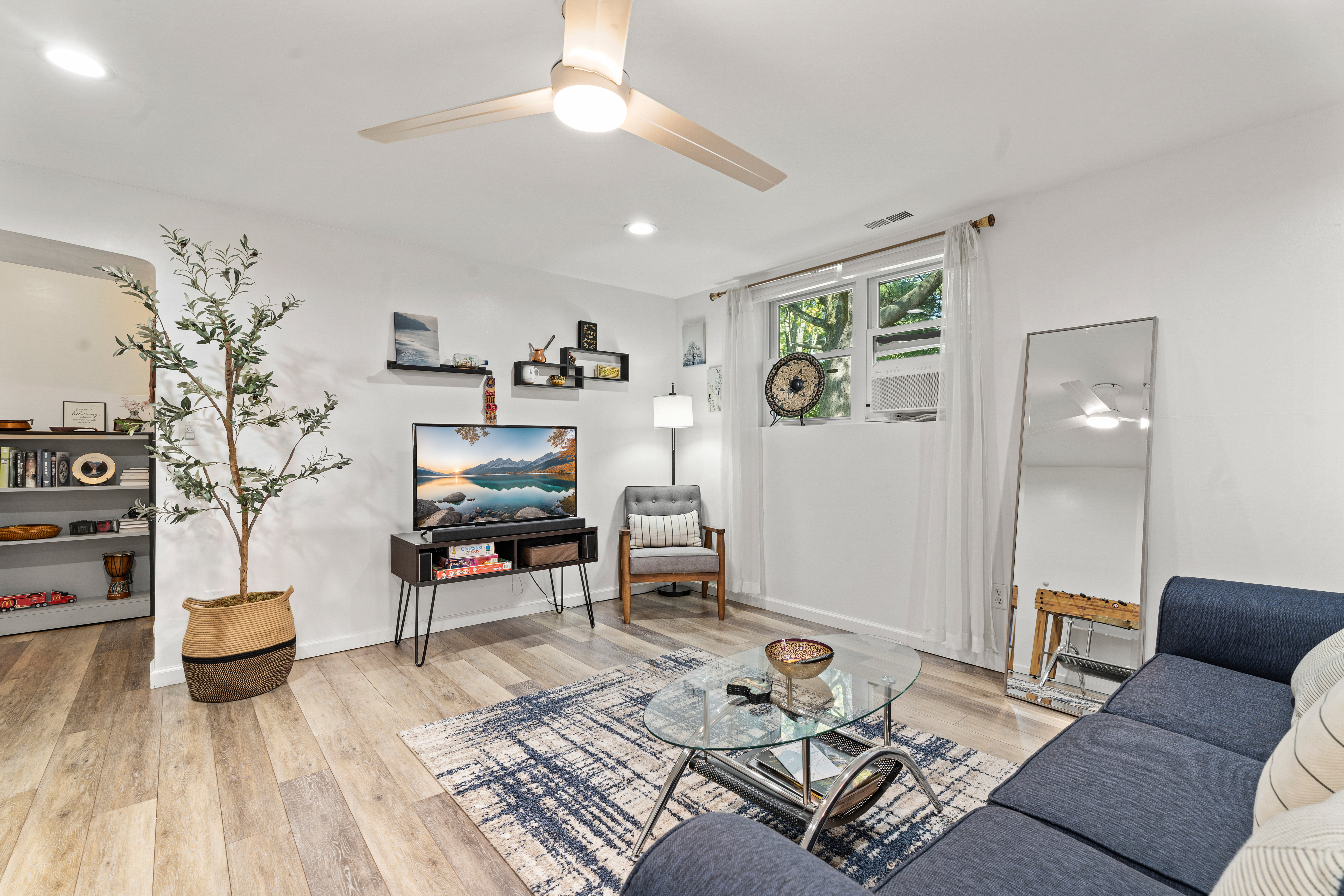 Sun Filled & Cheerful Apartment by Cornell Campus