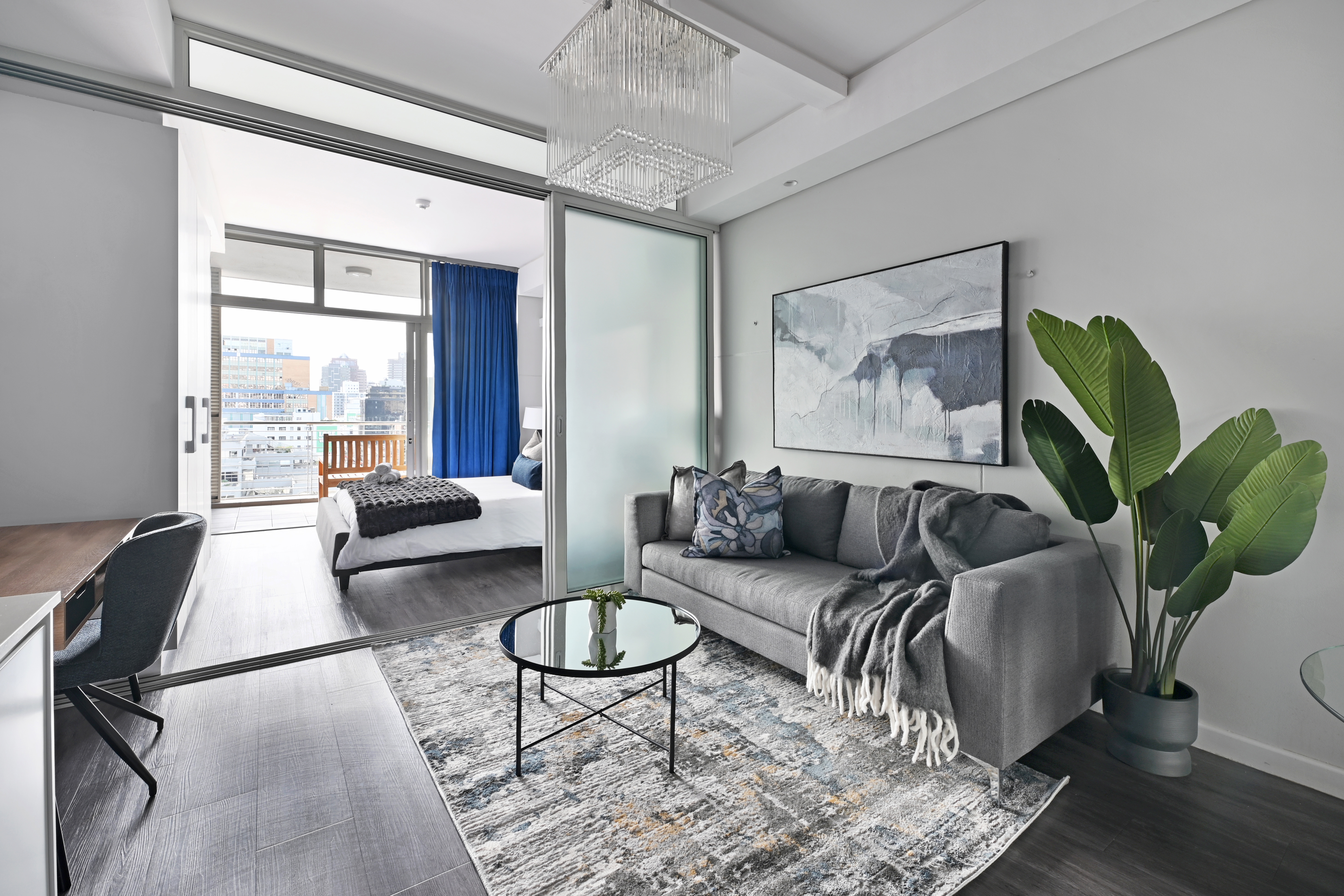 City Serenity: Stylish 1BR Apartment with Pool