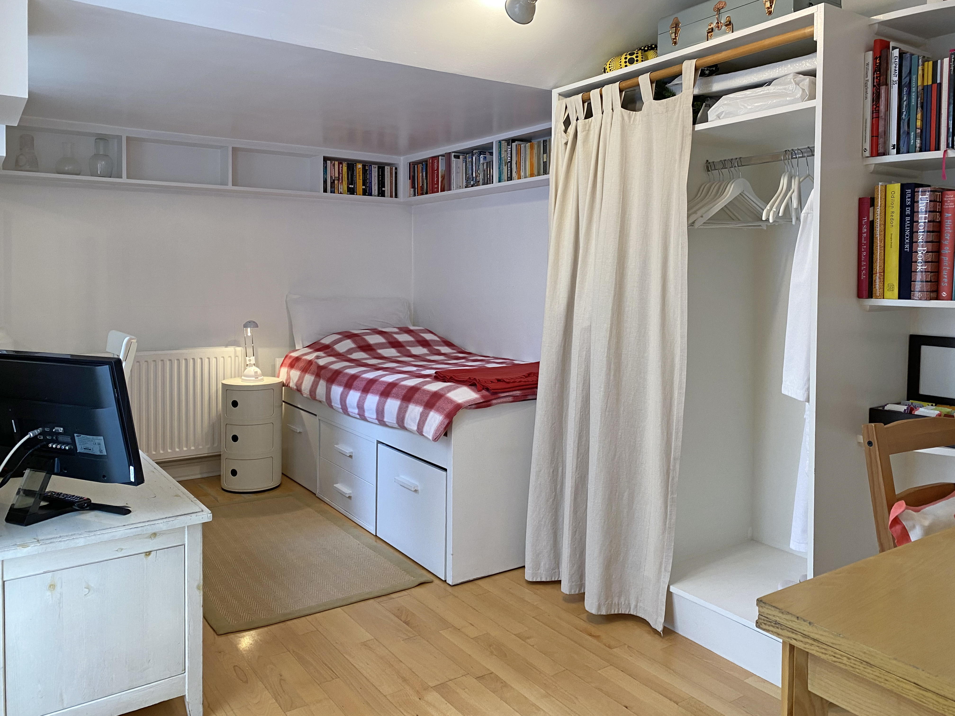 Single private room in central flat