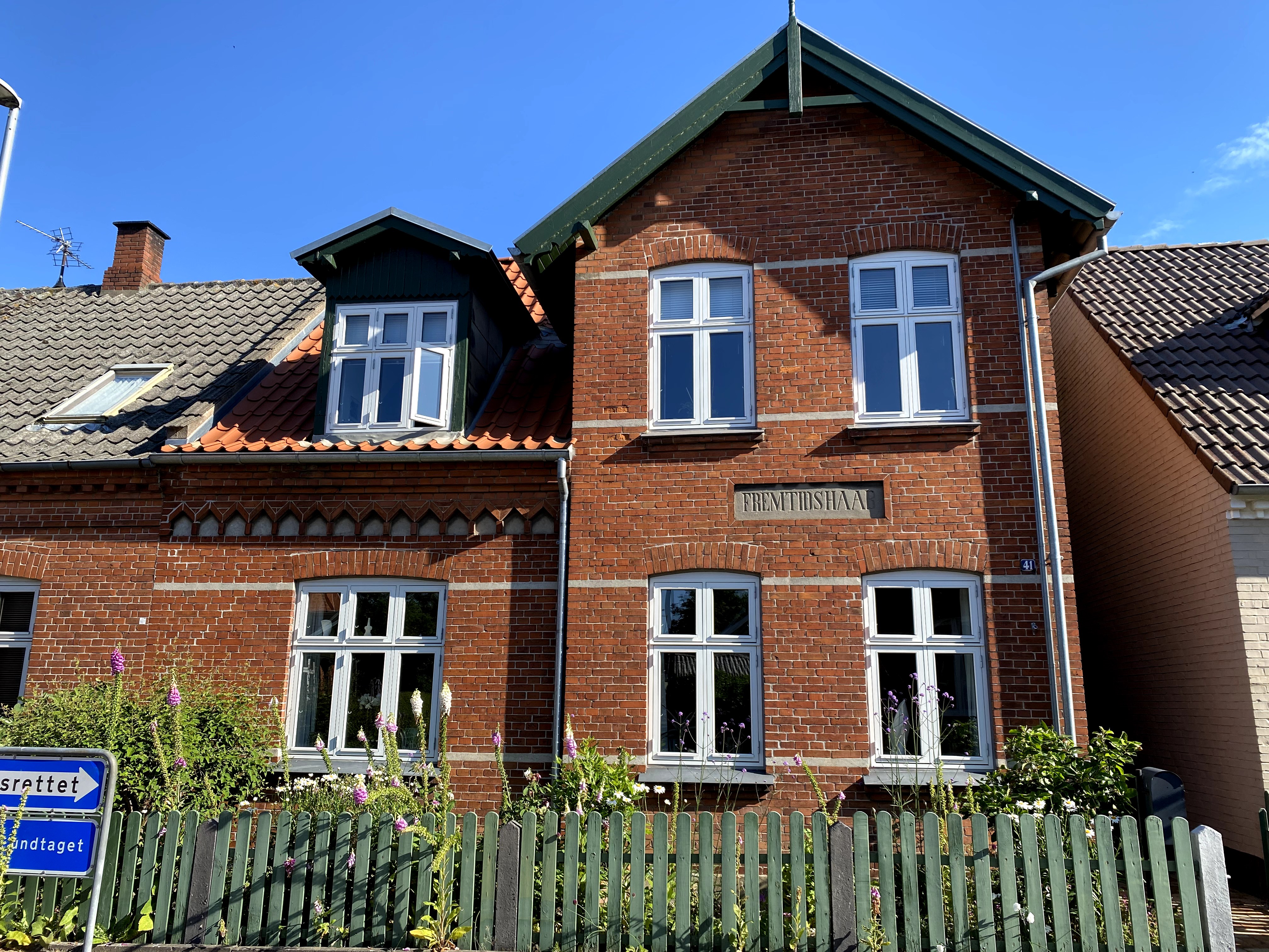 Charming townhouse 5 min walk from beach and city centre