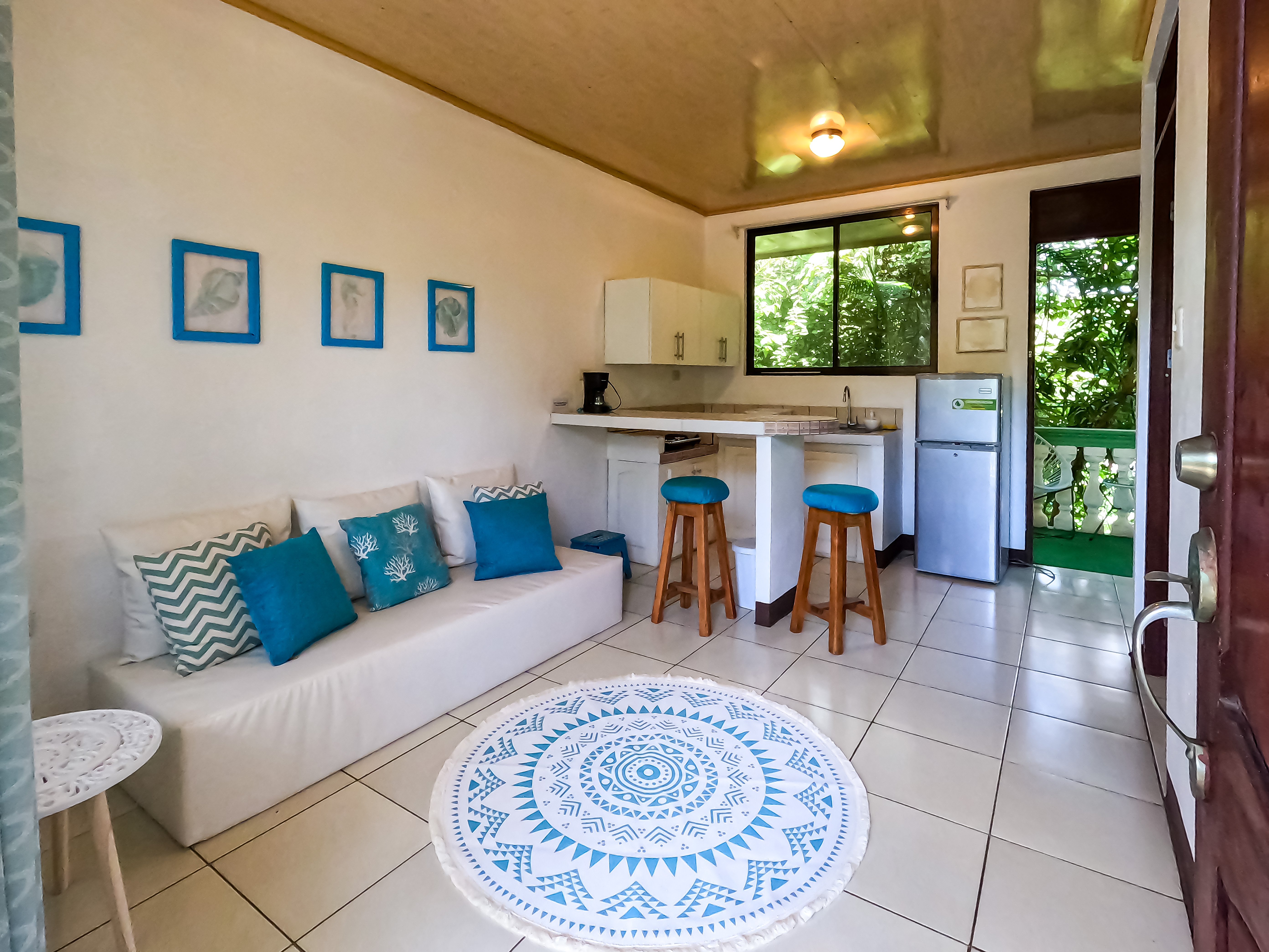 Cozy Well-Lit Apartment for Female Solo Travelers